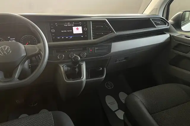 Volkswagen Caravelle view 11