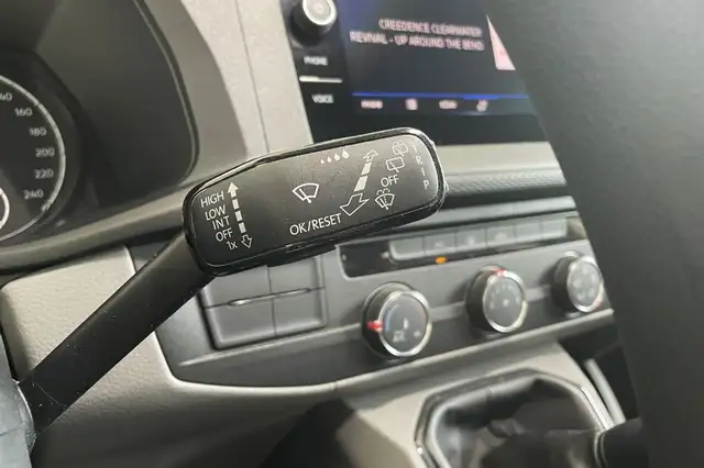 Volkswagen Caravelle view 20