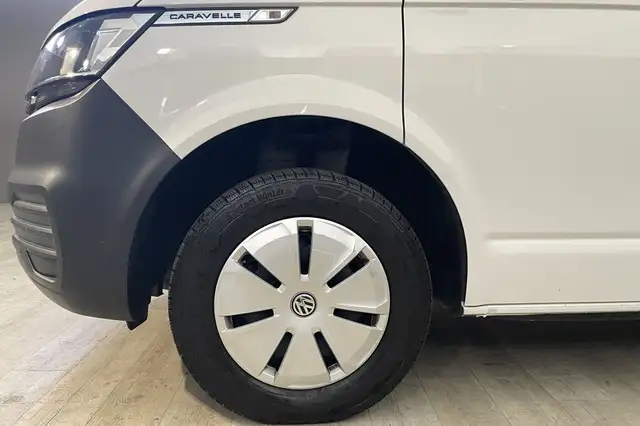 Volkswagen Caravelle view 9