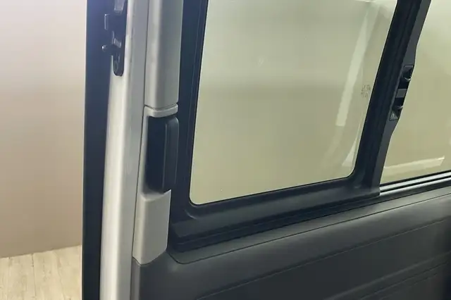Volkswagen Caravelle view 26