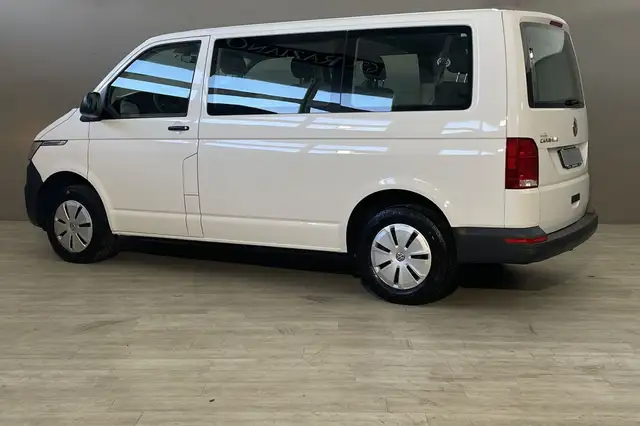 Volkswagen Caravelle view 4