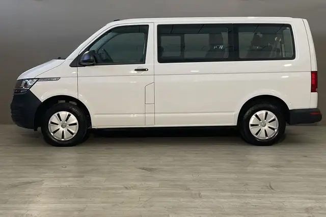 Volkswagen Caravelle view 3
