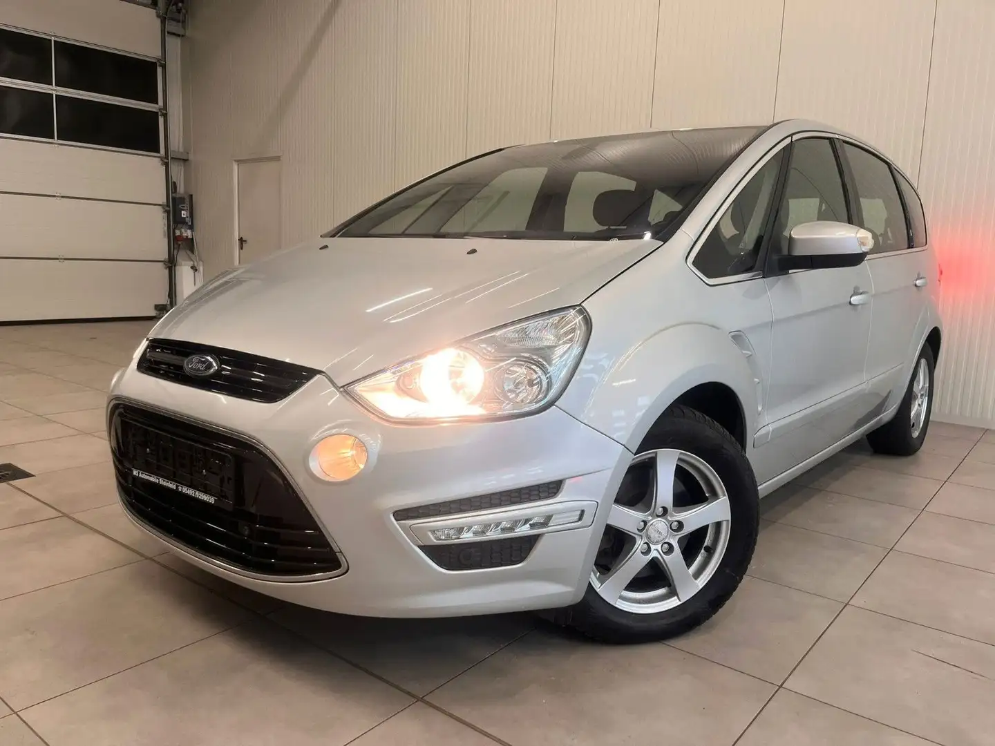 Ford S-Max S-MAX 2.0 TDCI Titanium / AHK / SHZ Grau - 1