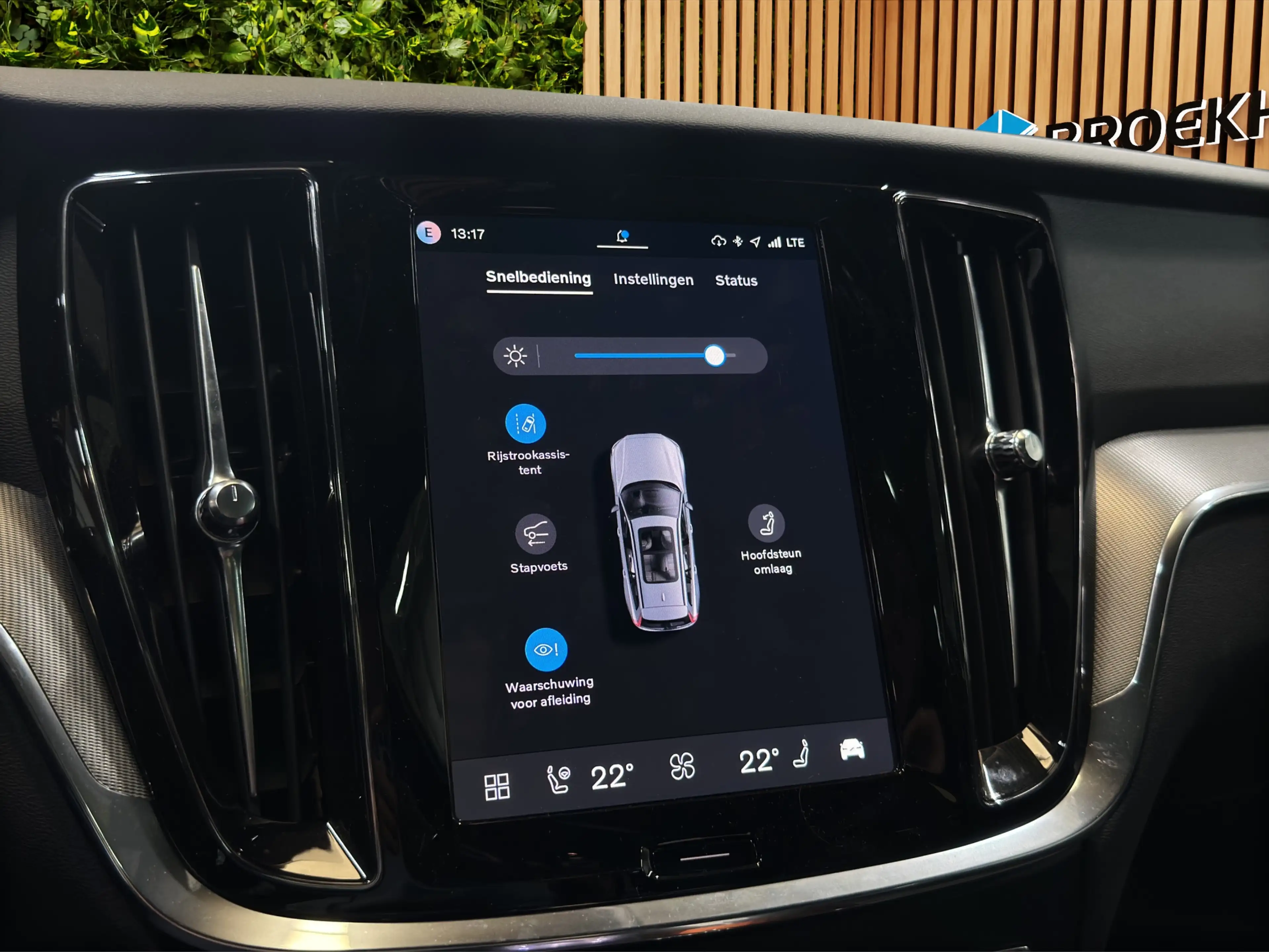 Volvo V60 2.0 T8 Plug-in hybrid AWD Plus Dark | Pano | Head- — photo 27