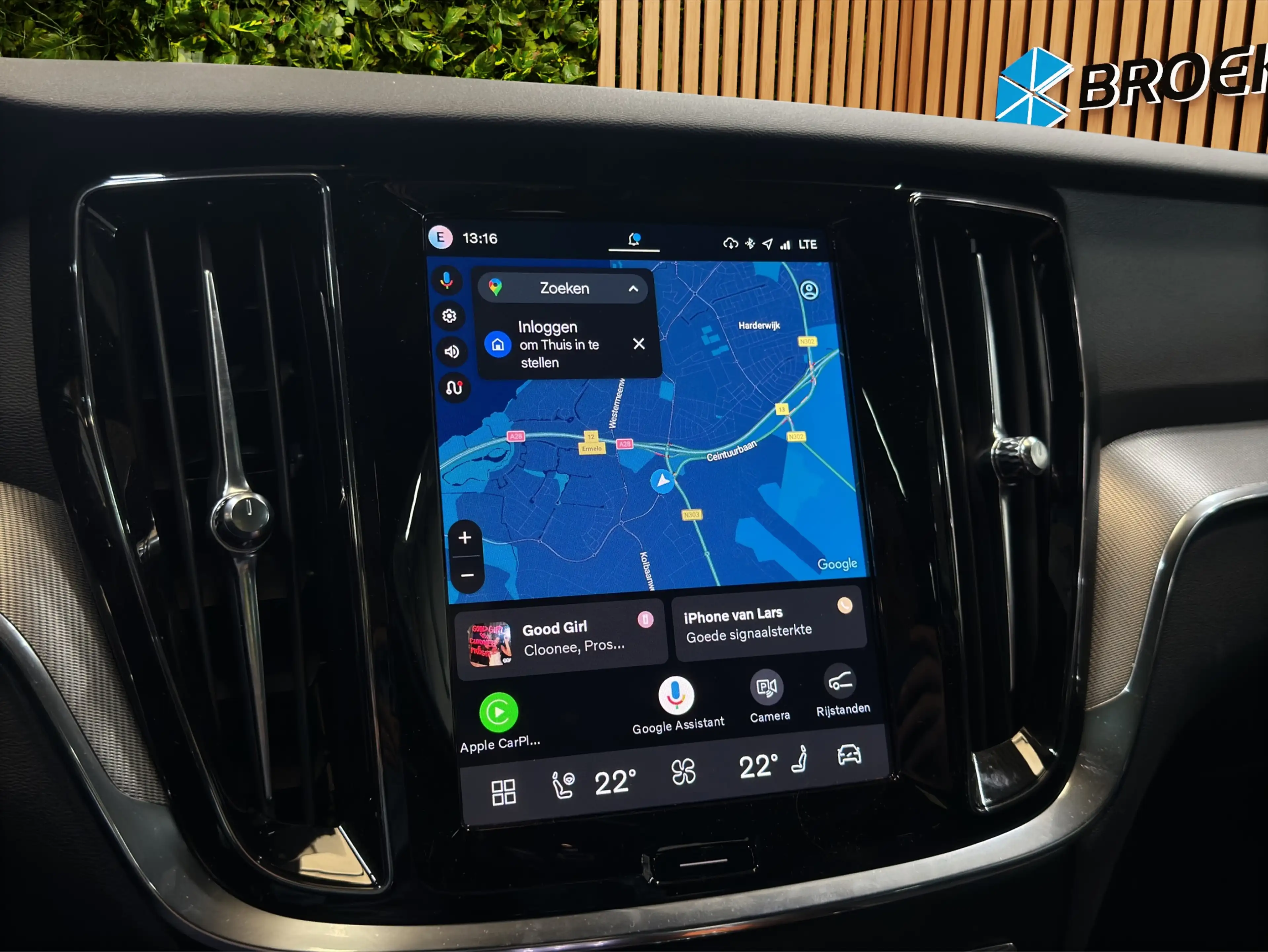 Volvo V60 2.0 T8 Plug-in hybrid AWD Plus Dark | Pano | Head- — photo 24