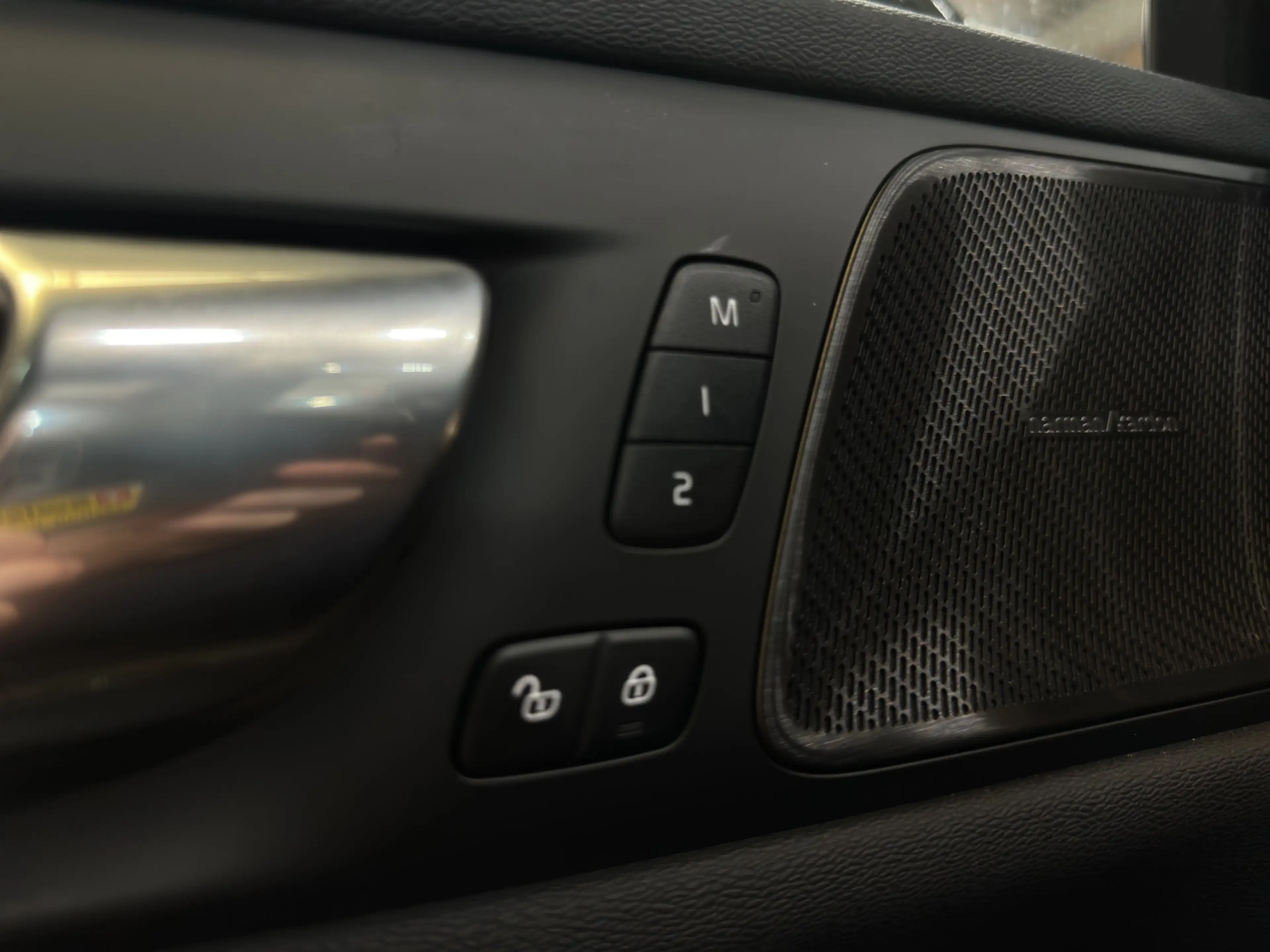 Volvo V60 2.0 T8 Plug-in hybrid AWD Plus Dark | Pano | Head- — photo 32