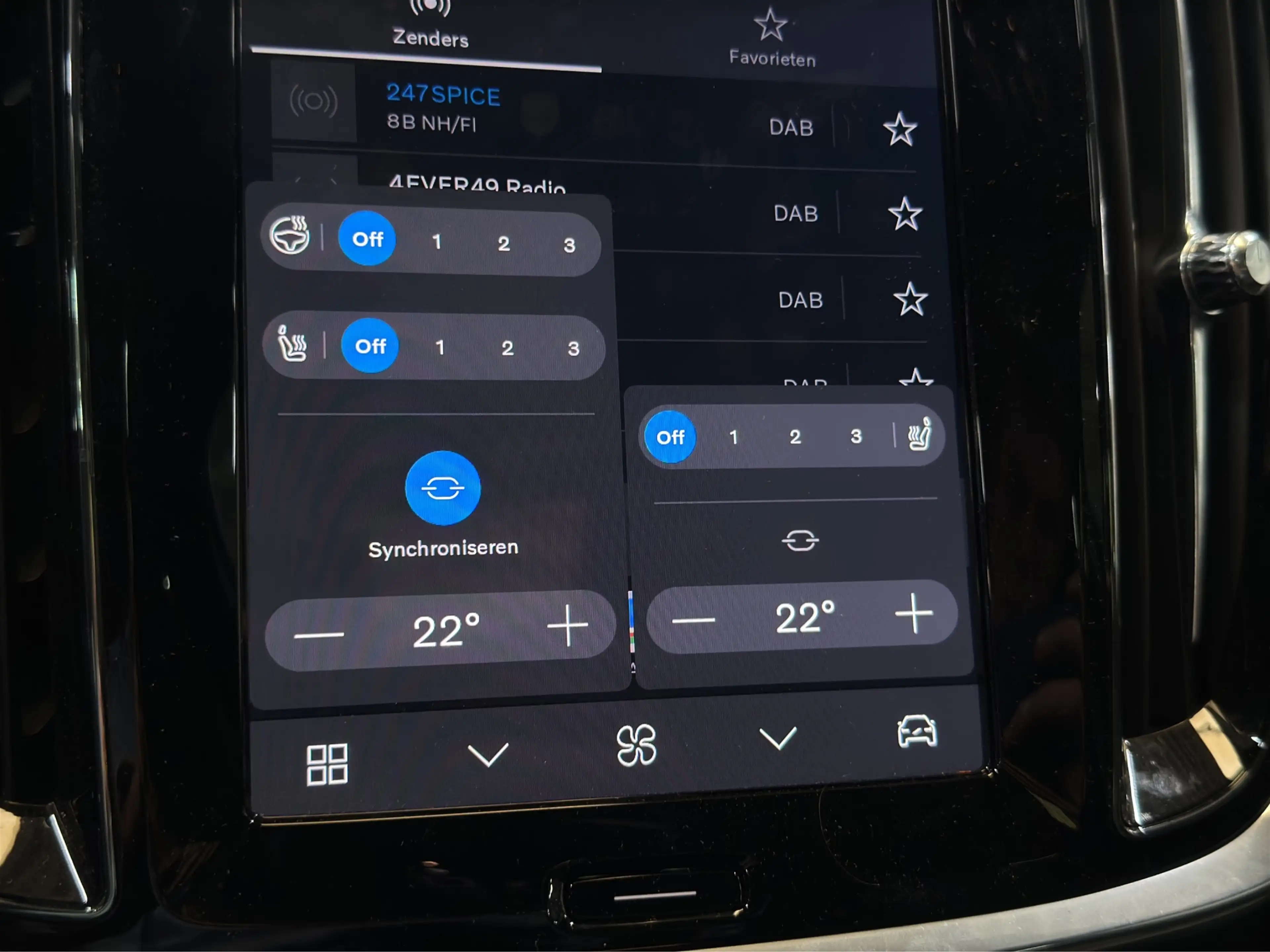 Volvo V60 2.0 T8 Plug-in hybrid AWD Plus Dark | Pano | Head- — photo 18
