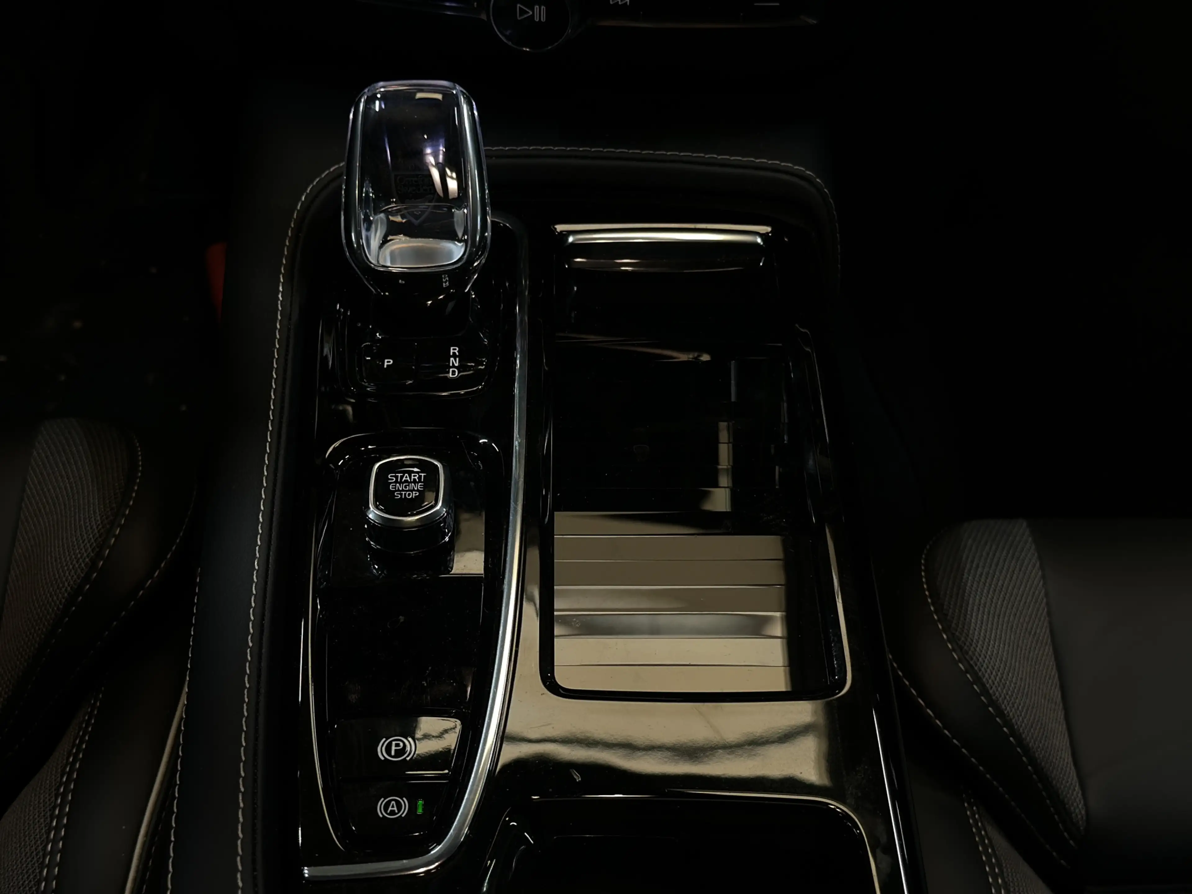 Volvo V60 2.0 T8 Plug-in hybrid AWD Plus Dark | Pano | Head- — photo 20