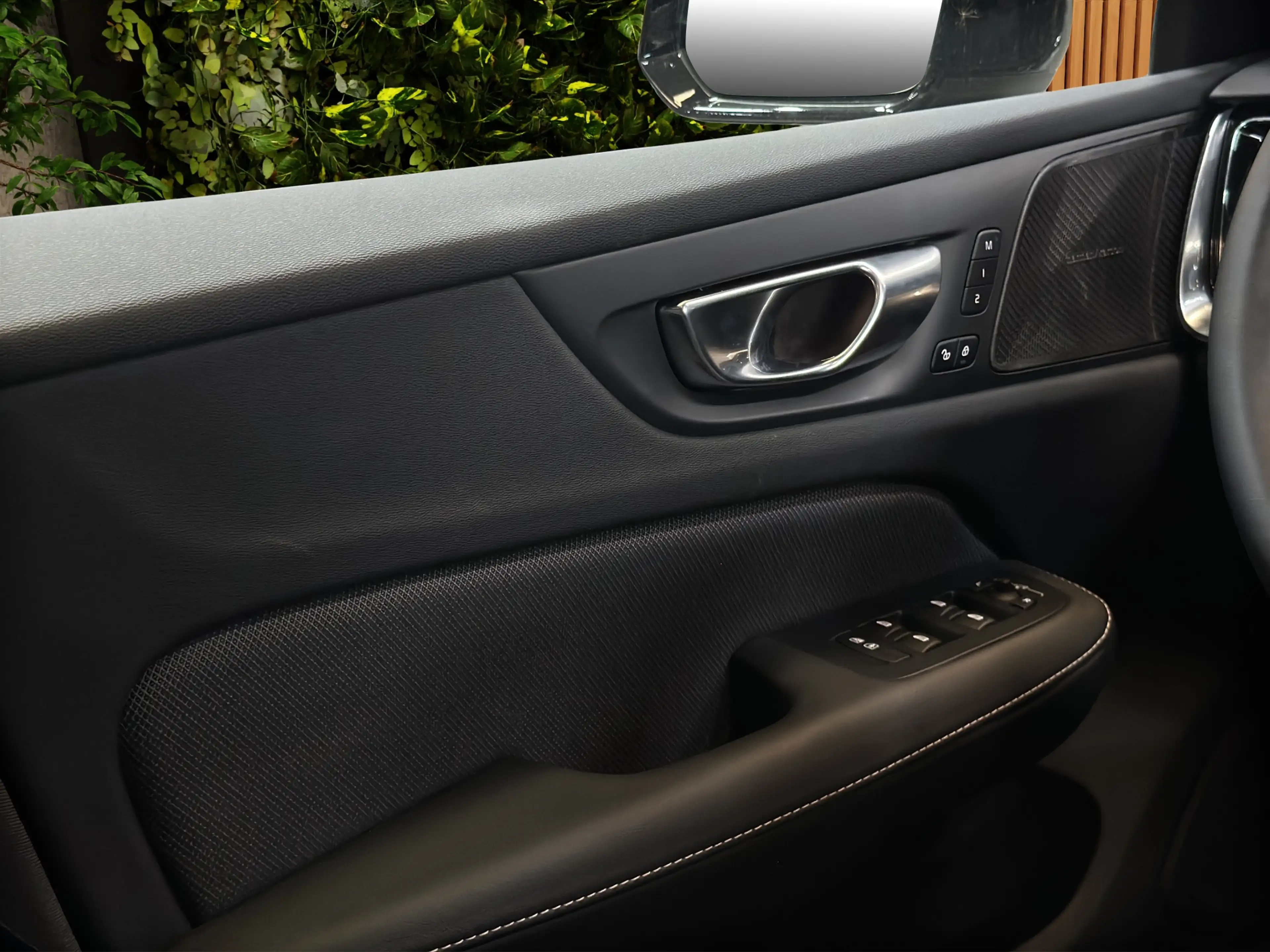Volvo V60 2.0 T8 Plug-in hybrid AWD Plus Dark | Pano | Head- — photo 22