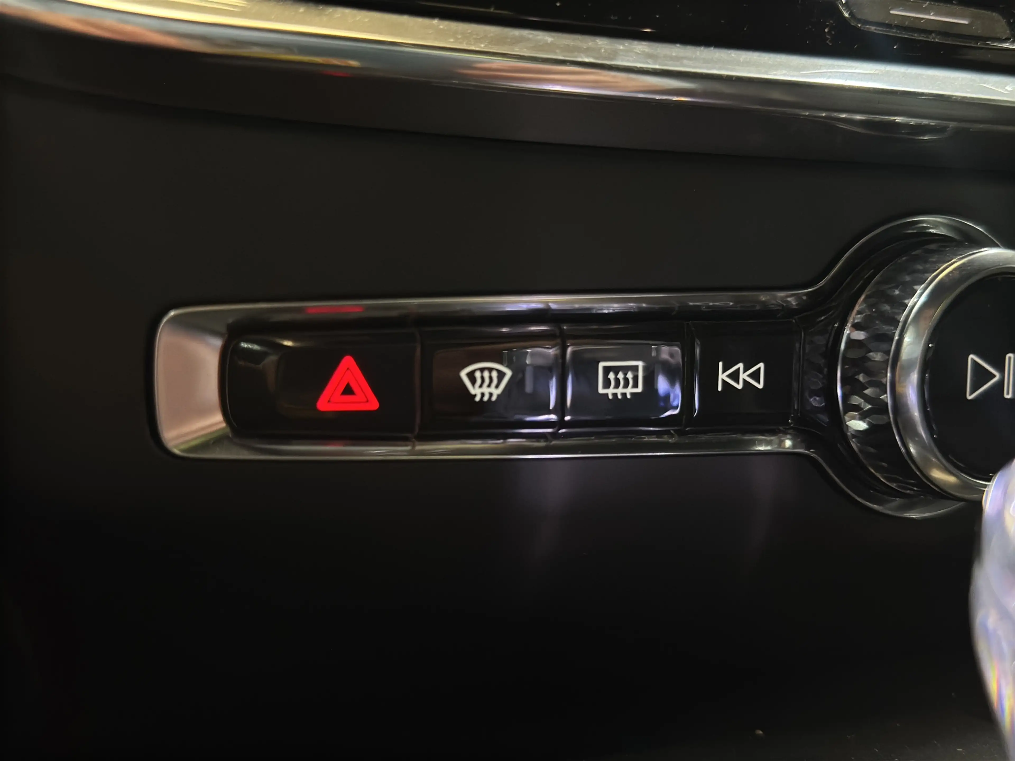 Volvo V60 2.0 T8 Plug-in hybrid AWD Plus Dark | Pano | Head- — photo 16