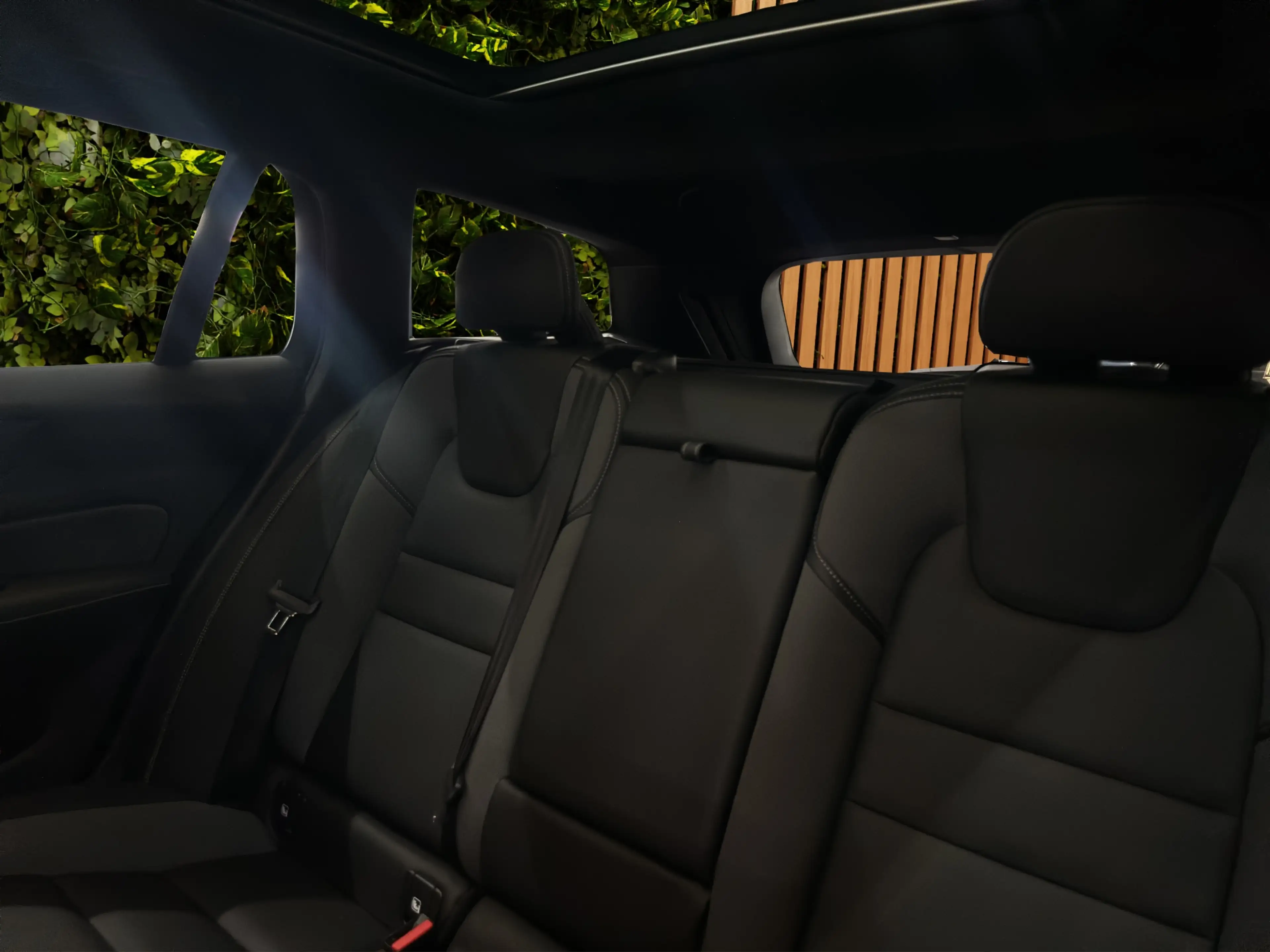 Volvo V60 2.0 T8 Plug-in hybrid AWD Plus Dark | Pano | Head- — photo 15