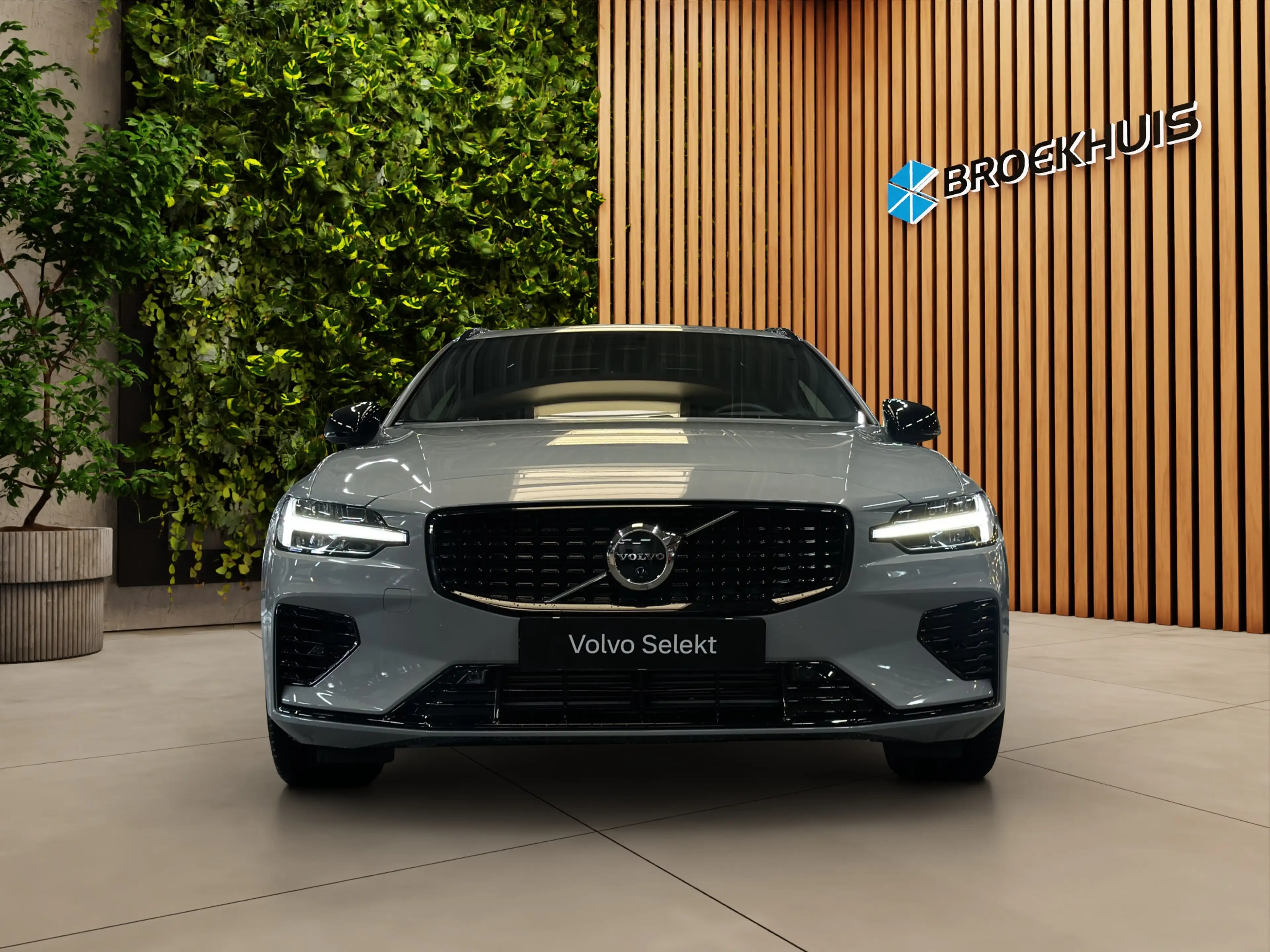 Volvo V60 2.0 T8 Plug-in hybrid AWD Plus Dark | Pano | Head- — photo 7