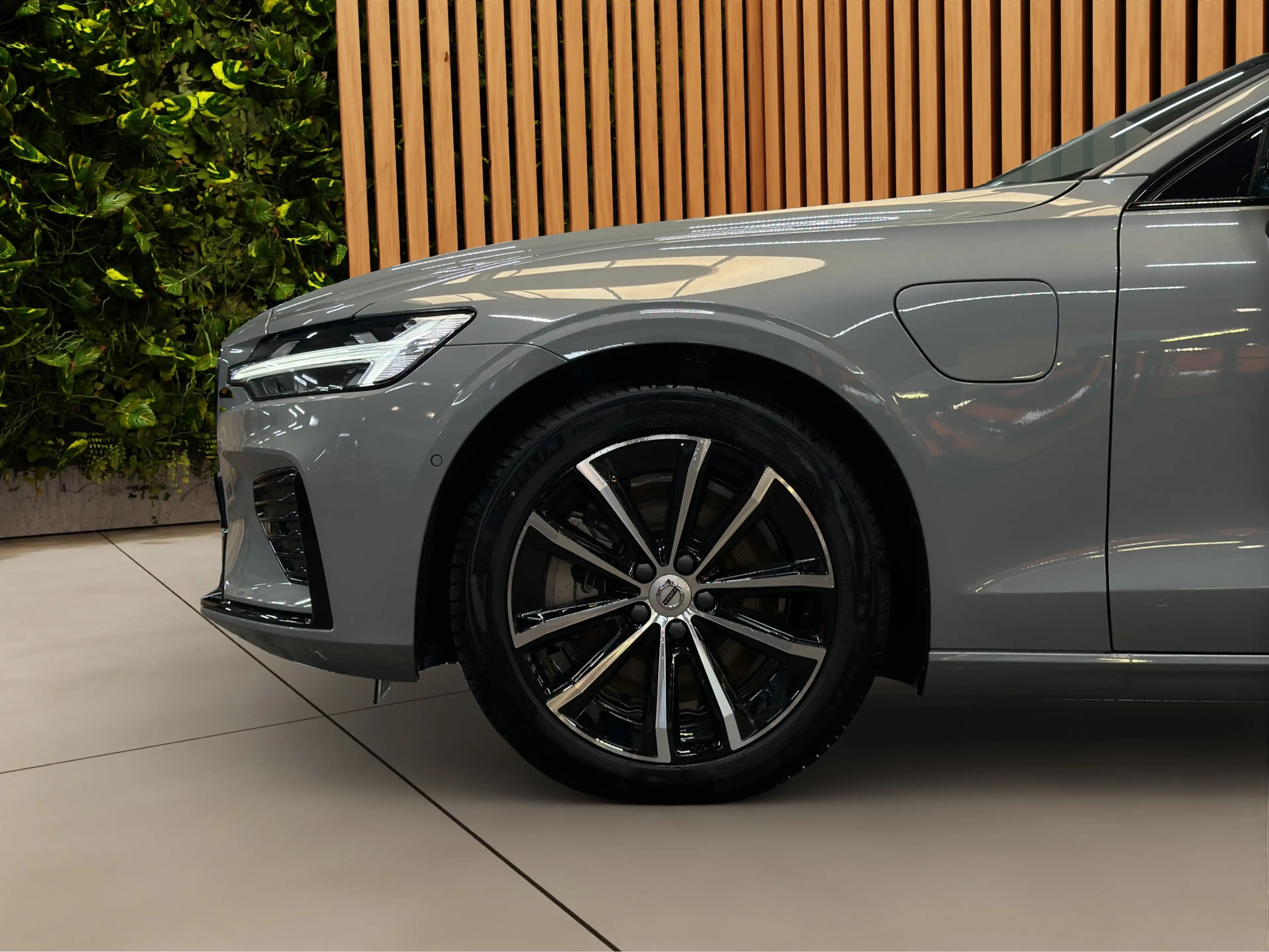 Volvo V60 2.0 T8 Plug-in hybrid AWD Plus Dark | Pano | Head- — photo 6