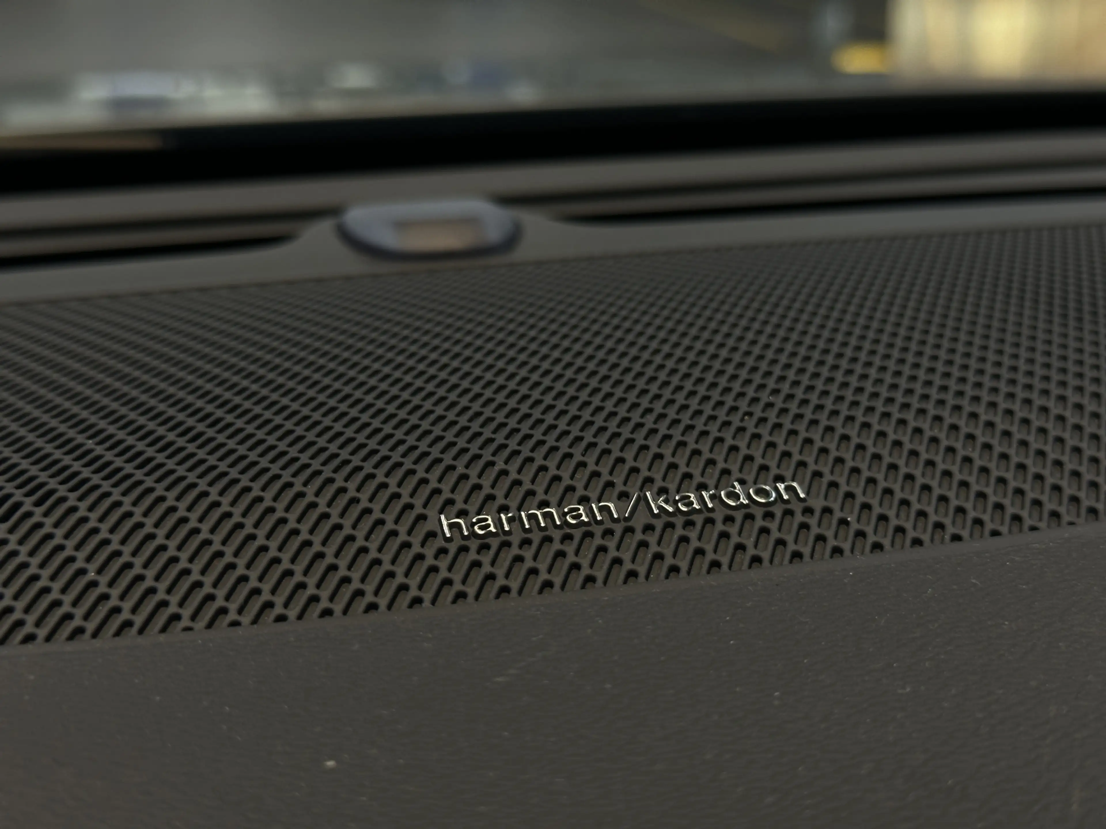 Volvo V60 2.0 T8 Plug-in hybrid AWD Plus Dark | Pano | Head- — photo 31