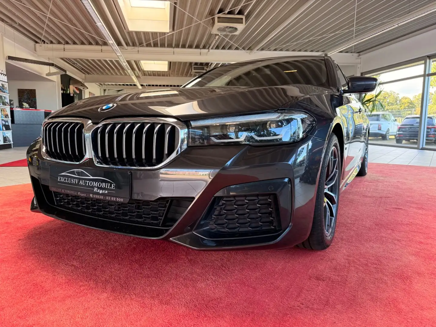BMW 530 d xDrive M Sport AHK Headup Standheizung 1.H Grau - 1
