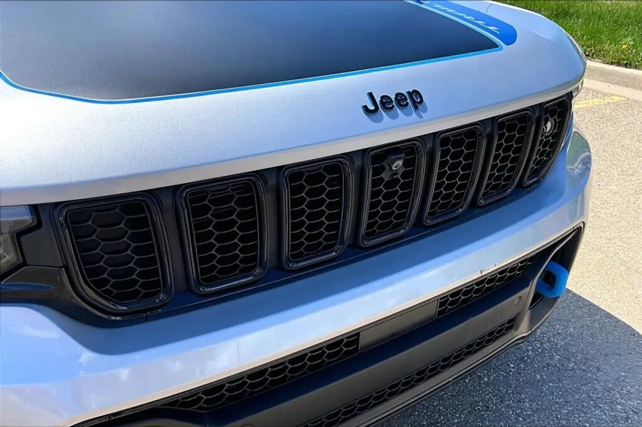 Jeep Grand Cherokee снимка Jeep Grand Cherokee