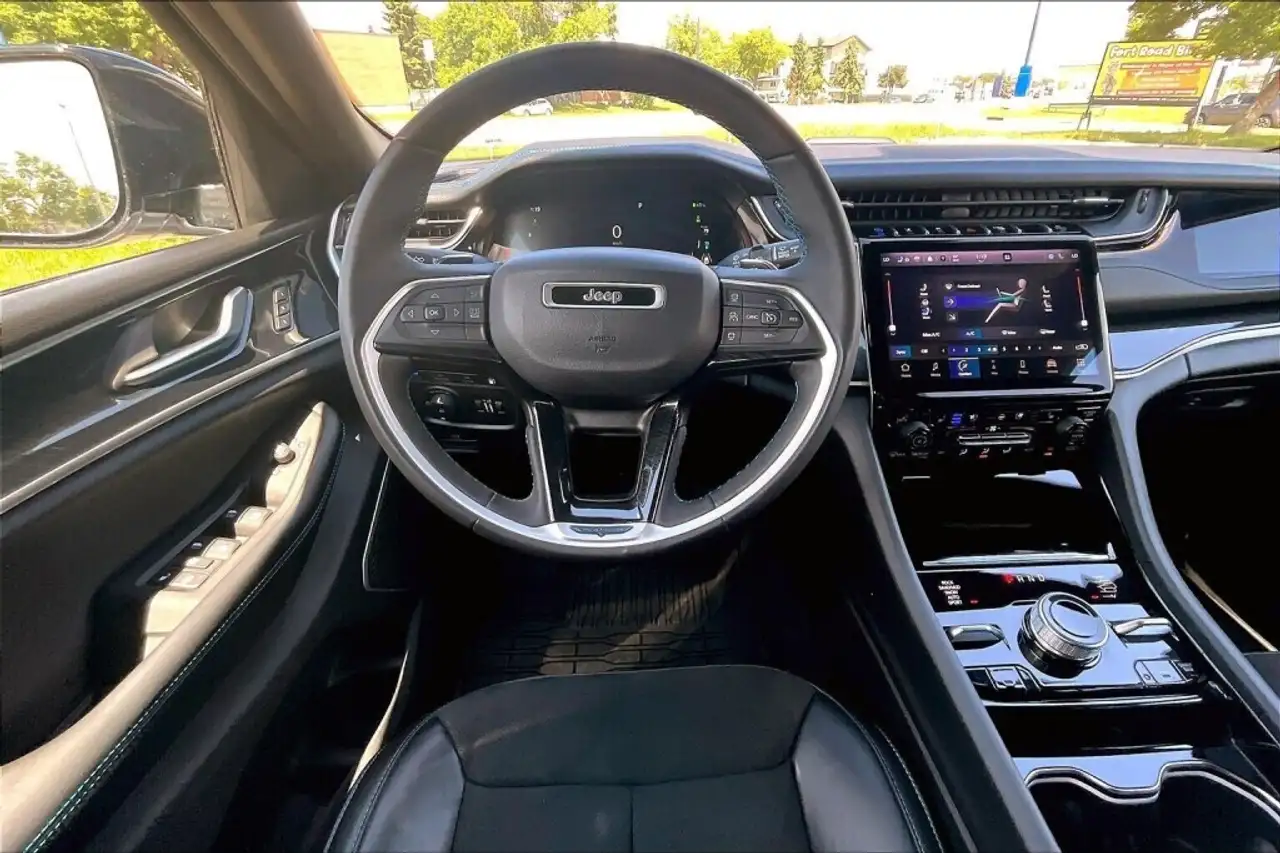 Jeep Grand Cherokee снимка Jeep Grand Cherokee