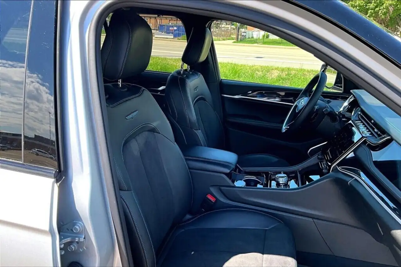 Jeep Grand Cherokee снимка Jeep Grand Cherokee