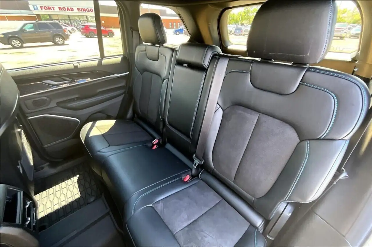 Jeep Grand Cherokee снимка Jeep Grand Cherokee