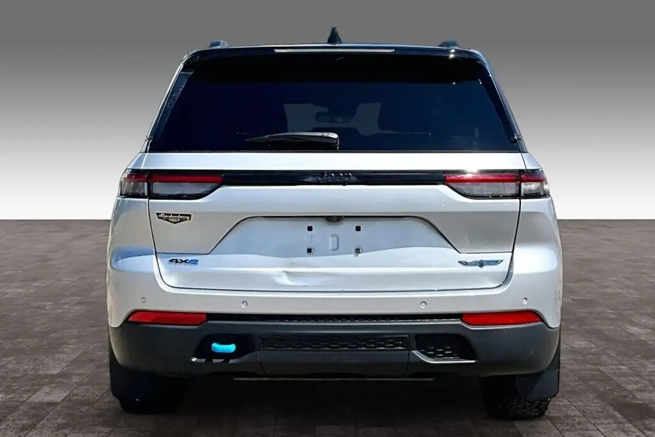 Jeep Grand Cherokee снимка Jeep Grand Cherokee