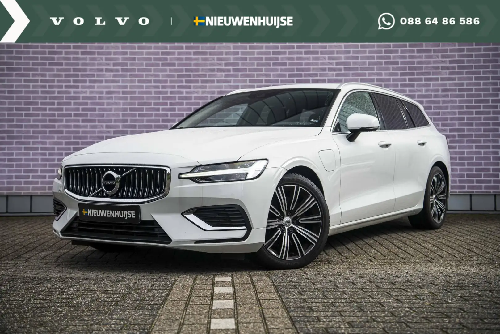 Volvo V60 2.0 T8 Twin Engine AWD Inscription | Trekhaak | St Wit - 1