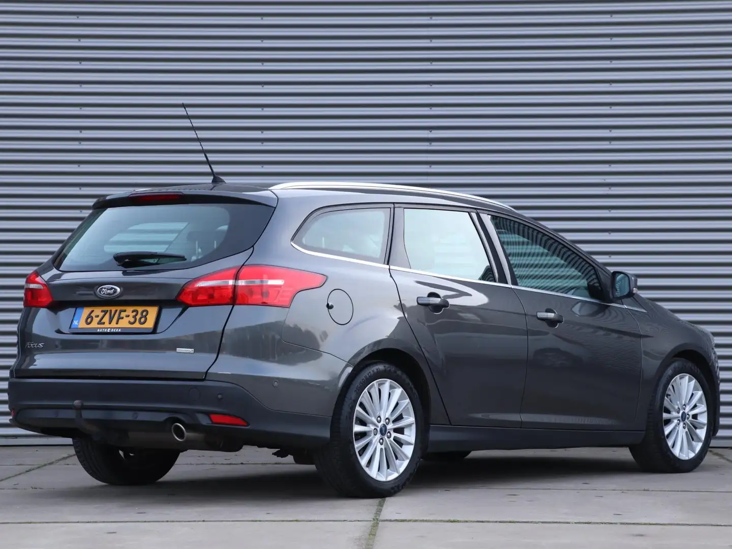 Ford Focus Wagon 1.5 EcoBoost Titanium Edition *Dealeronderh. Gris - 2