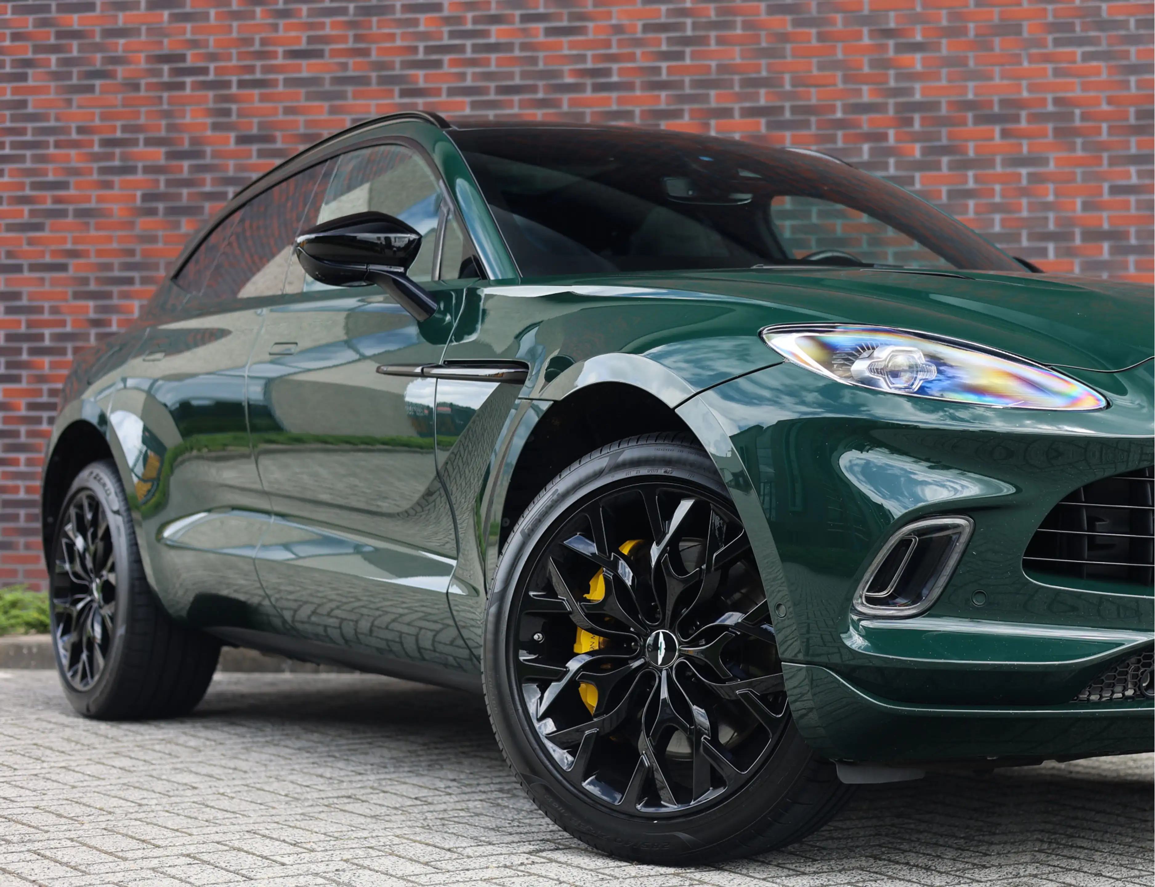 Aston Martin DBX 4.0 V8 — photo 6