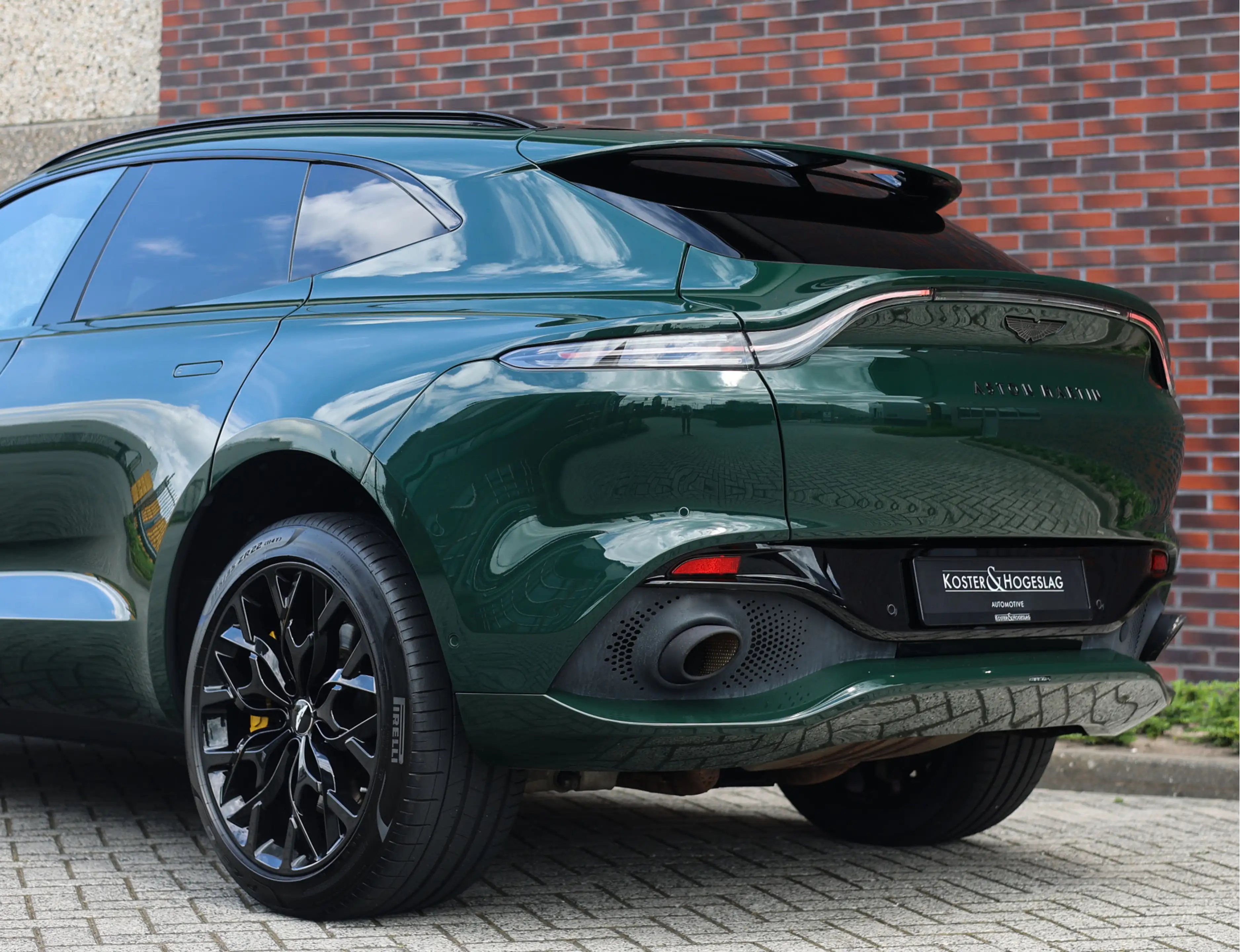 Aston Martin DBX 4.0 V8 — photo 20