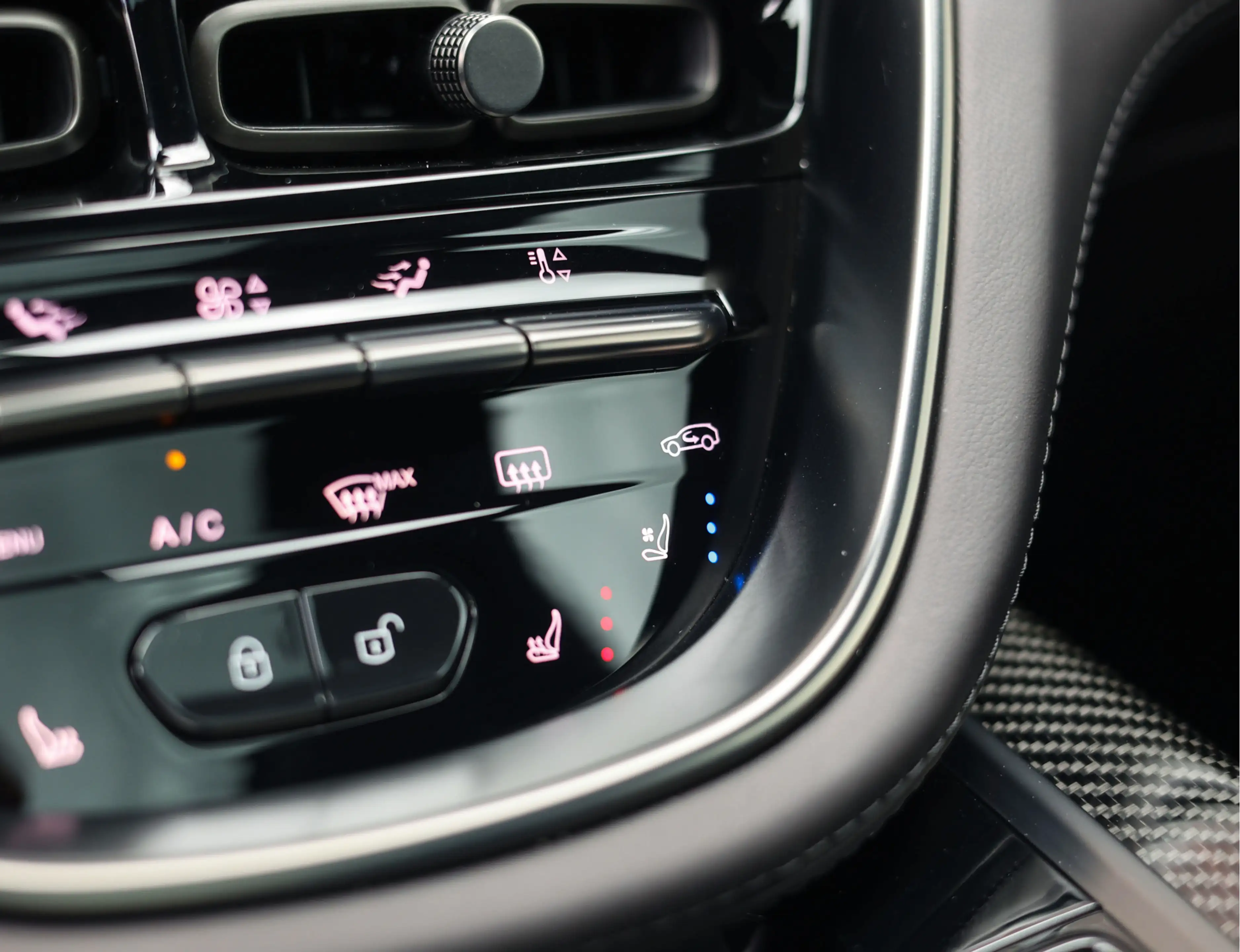 Aston Martin DBX 4.0 V8 — photo 25