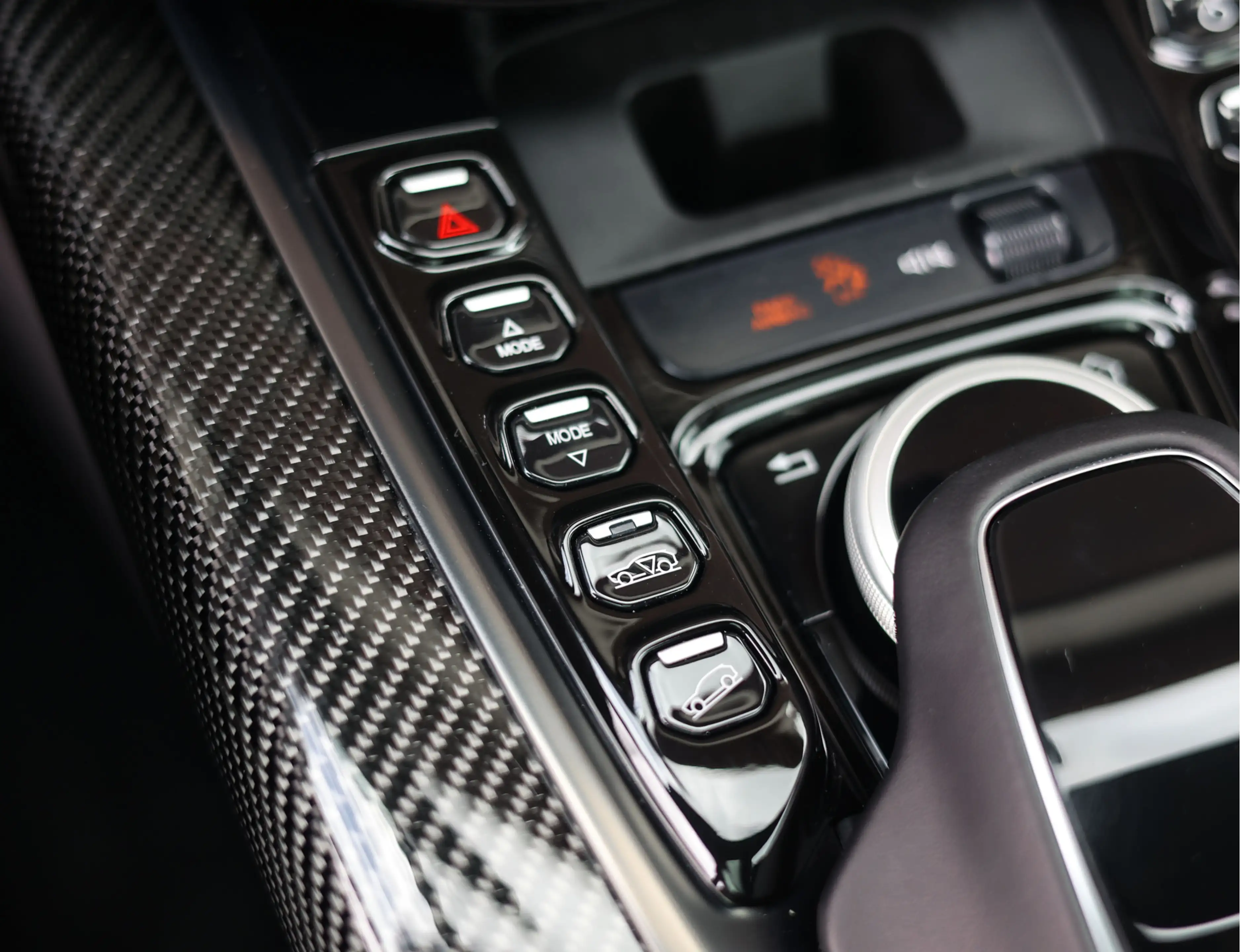Aston Martin DBX 4.0 V8 — photo 35