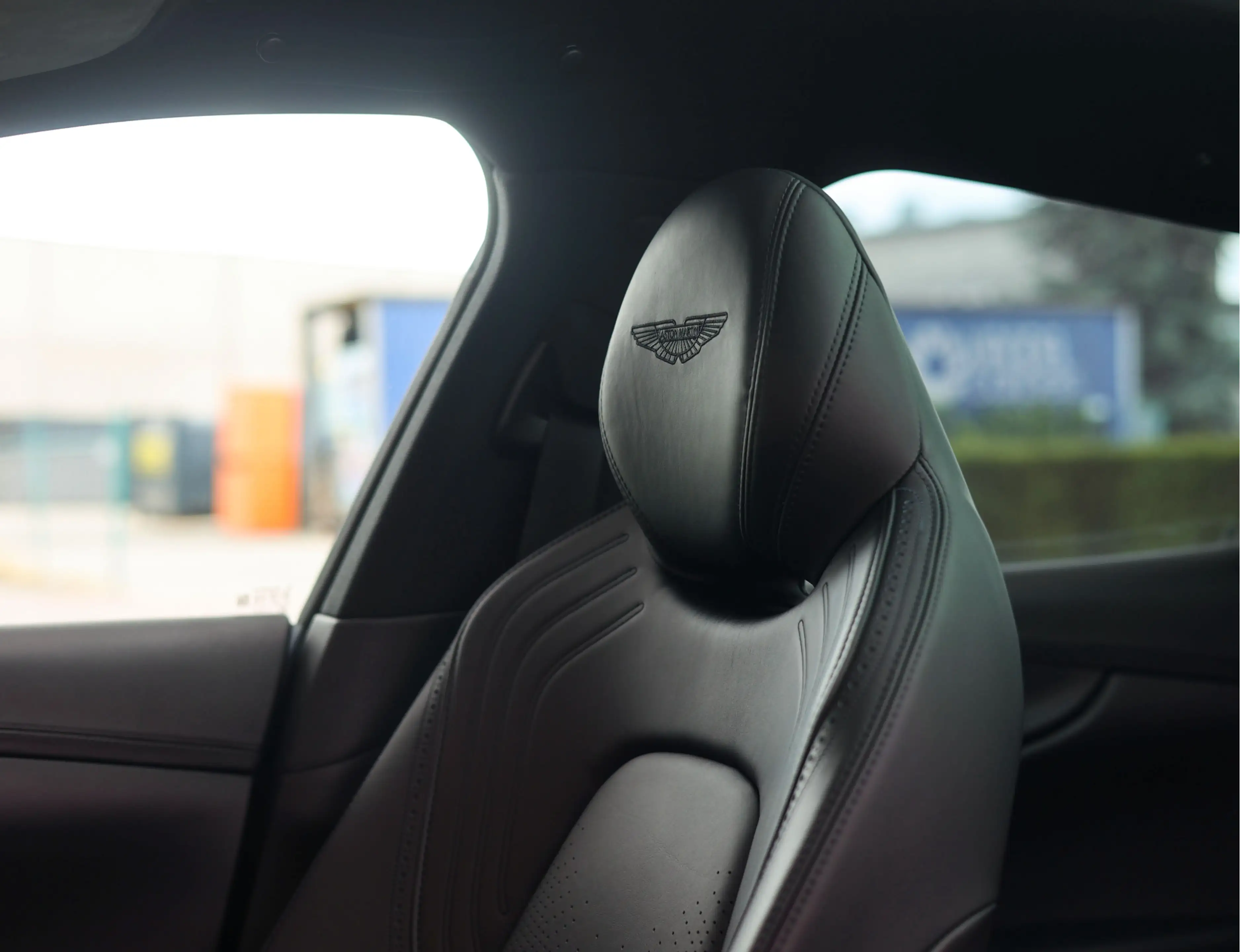 Aston Martin DBX 4.0 V8 — photo 4