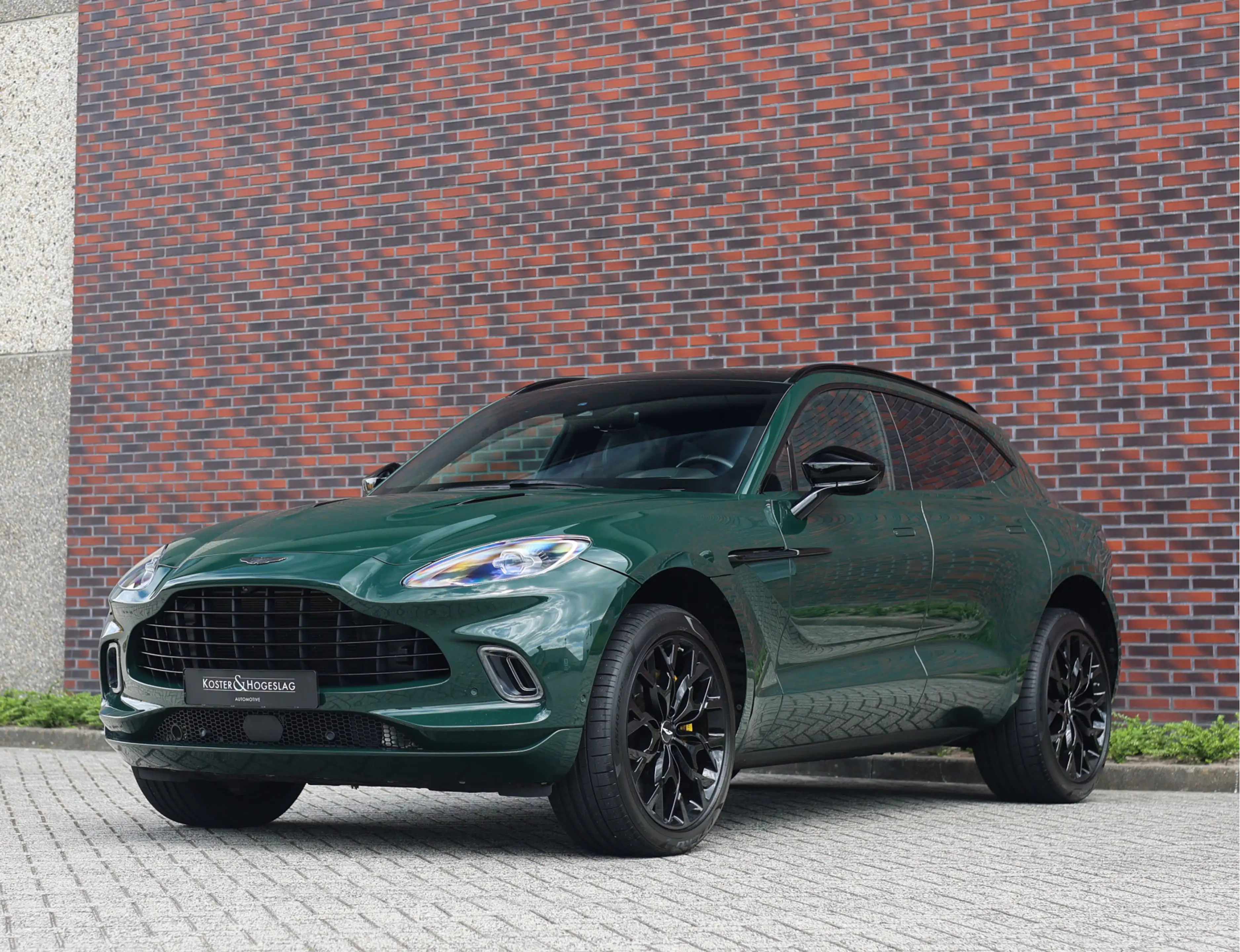 Aston Martin DBX 4.0 V8 — photo 16