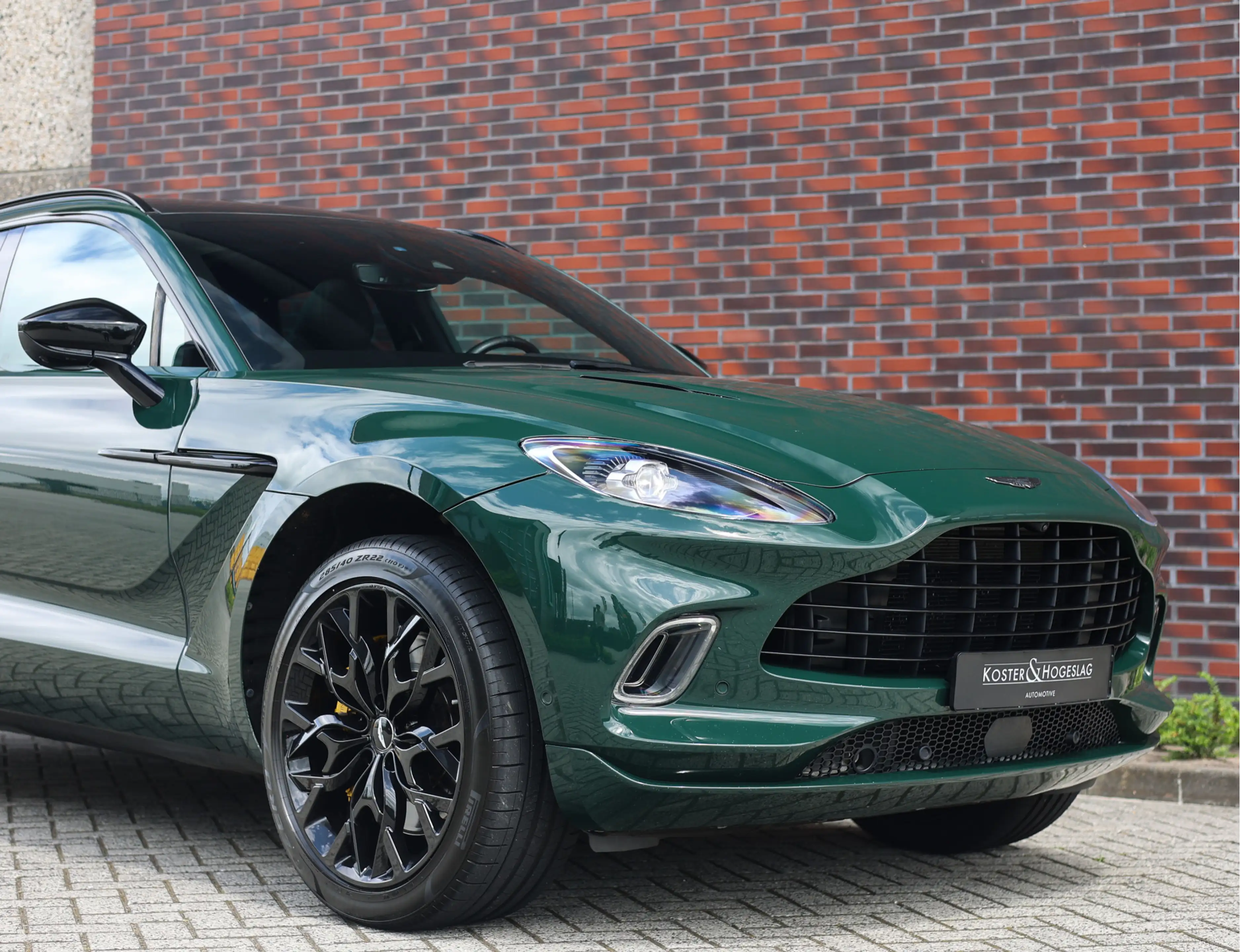 Aston Martin DBX 4.0 V8 — photo 18