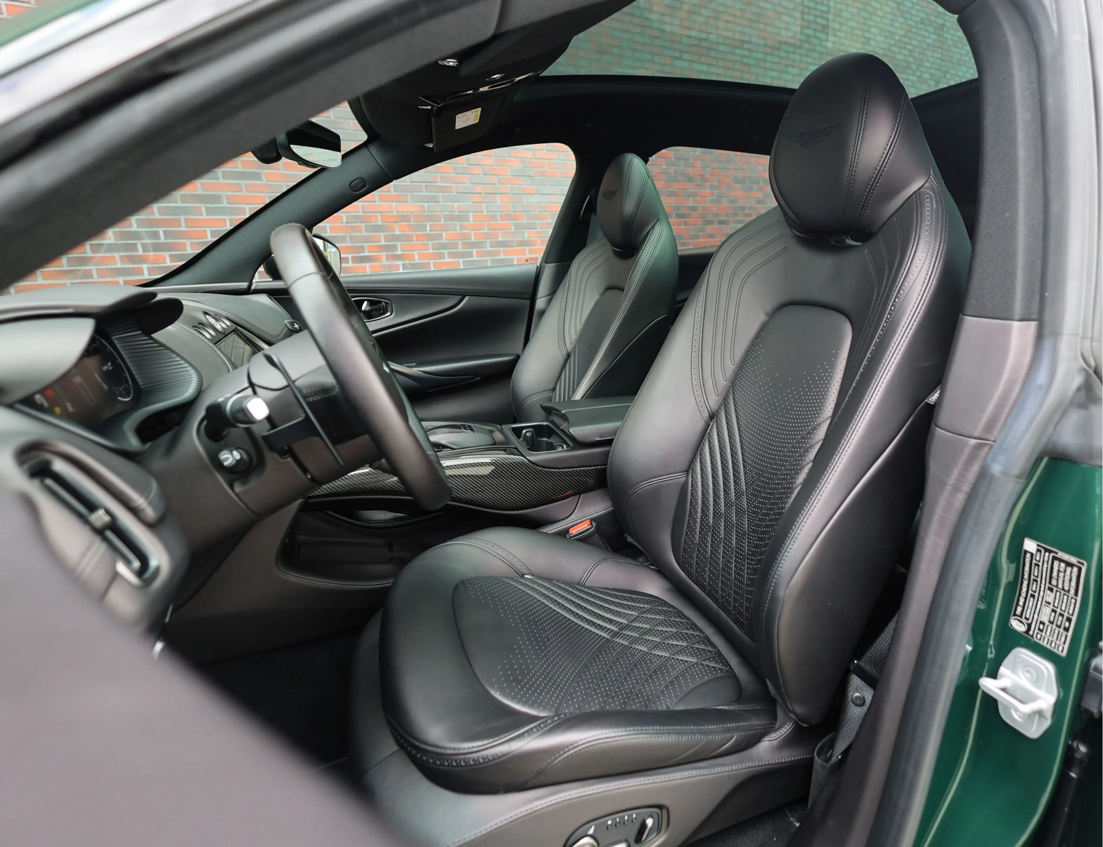Aston Martin DBX 4.0 V8 — photo 23