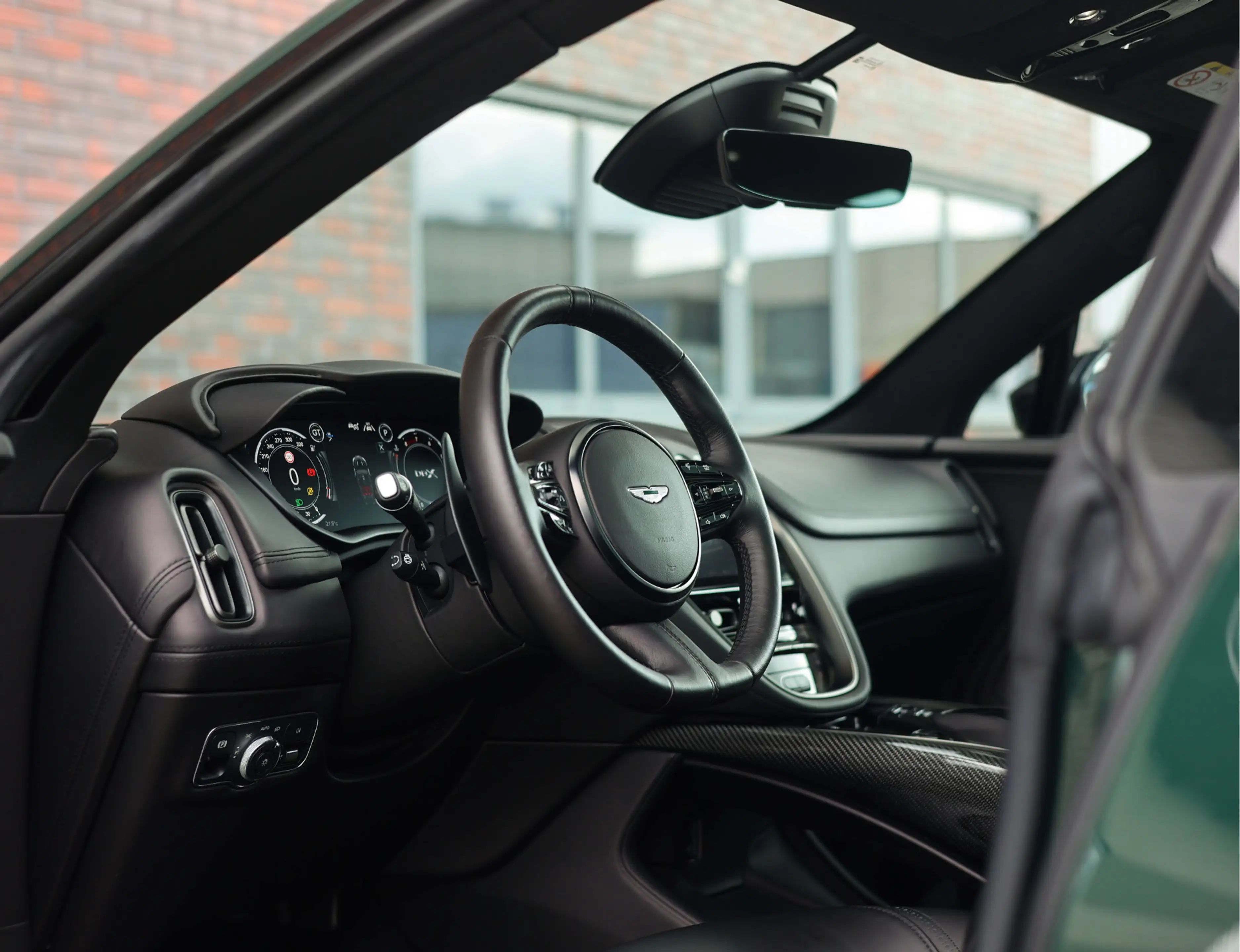Aston Martin DBX 4.0 V8 — photo 30