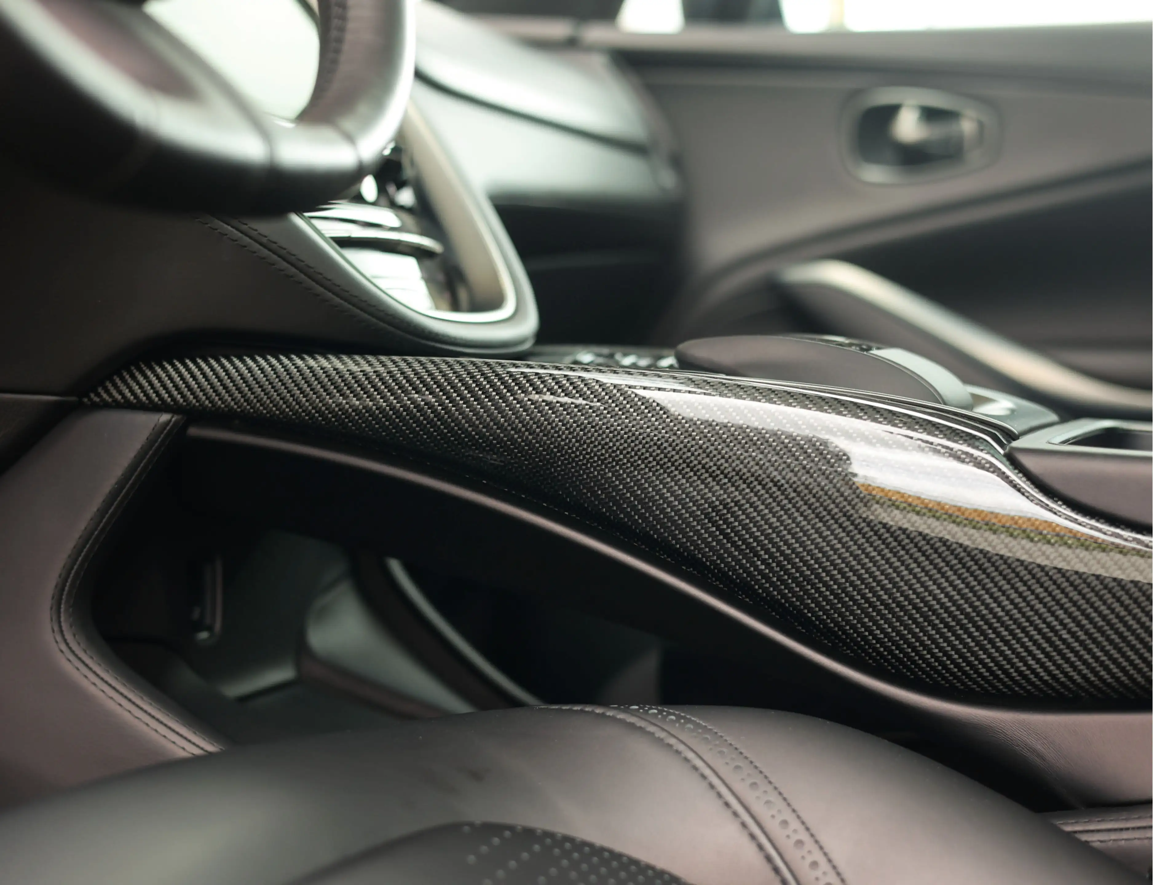 Aston Martin DBX 4.0 V8 — photo 5