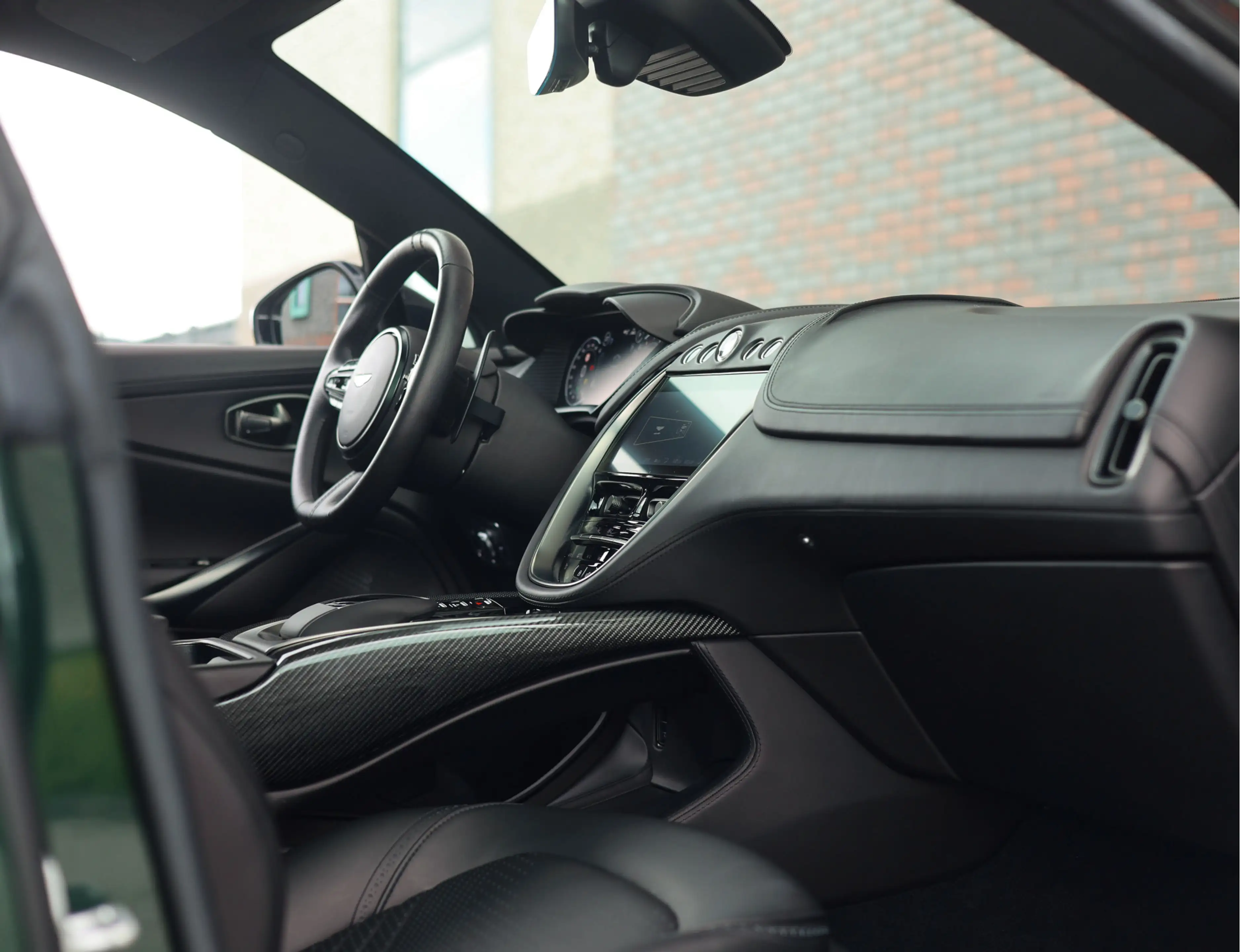 Aston Martin DBX 4.0 V8 — photo 22