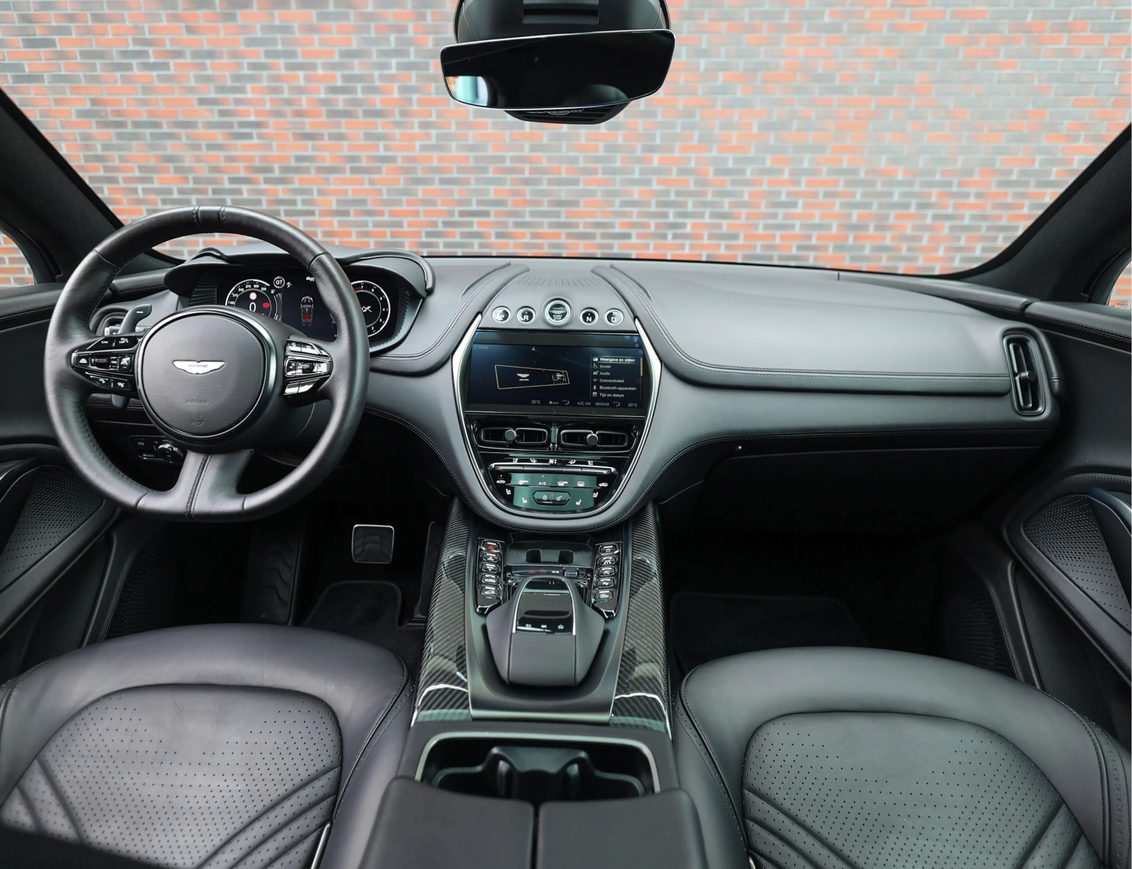 Aston Martin DBX 4.0 V8 — photo 3