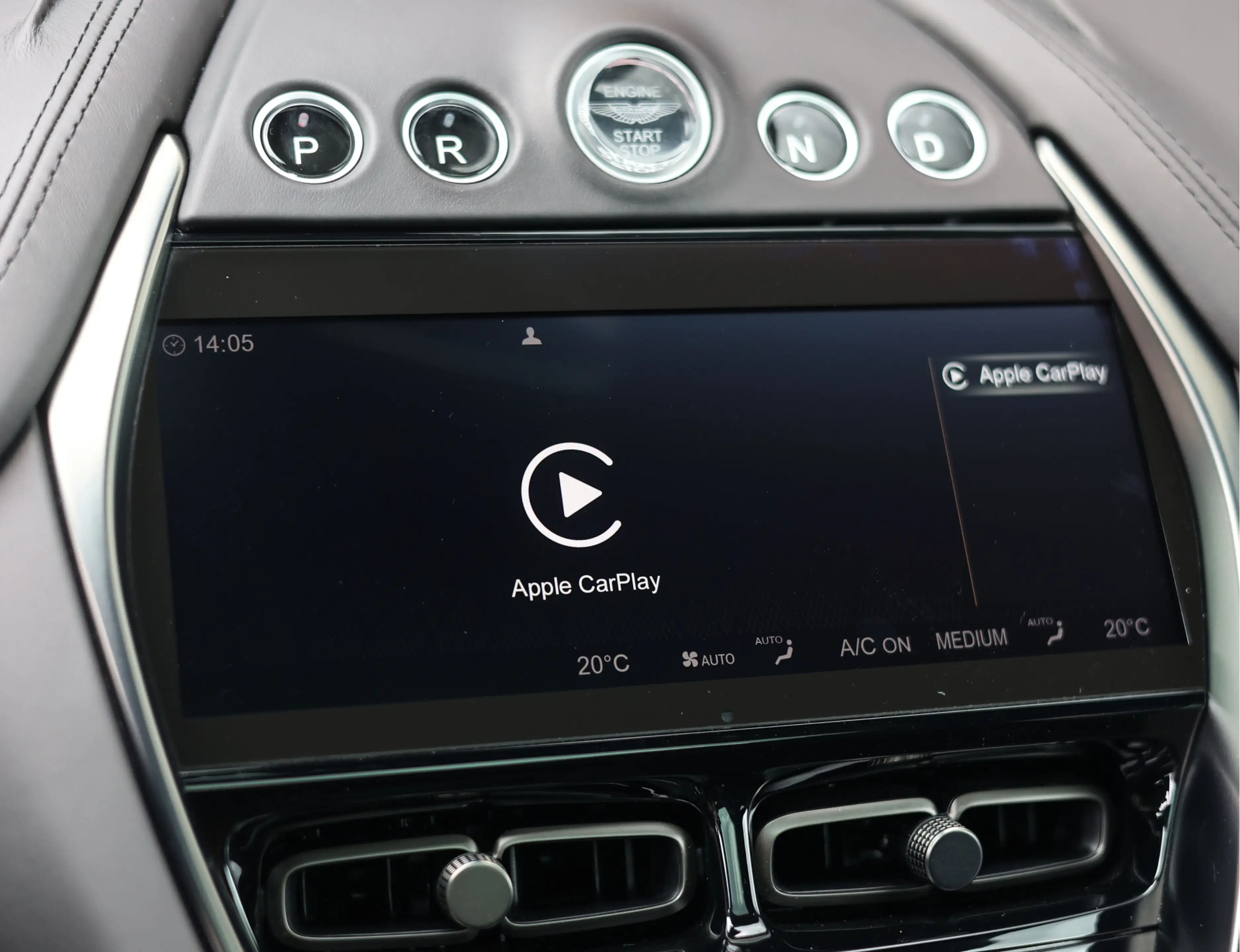 Aston Martin DBX 4.0 V8 — photo 43