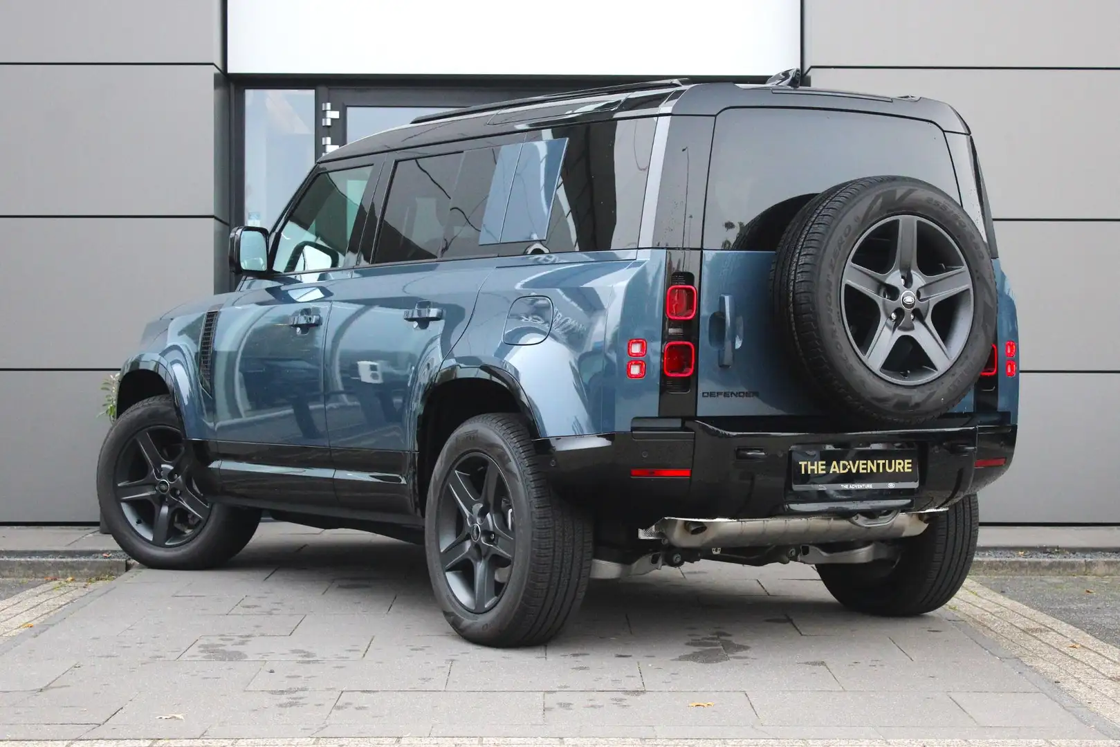 Land Rover Defender 110 P300e 110 X-Dynamic SE | Pano | Trekhaak | Col Blauw - 2