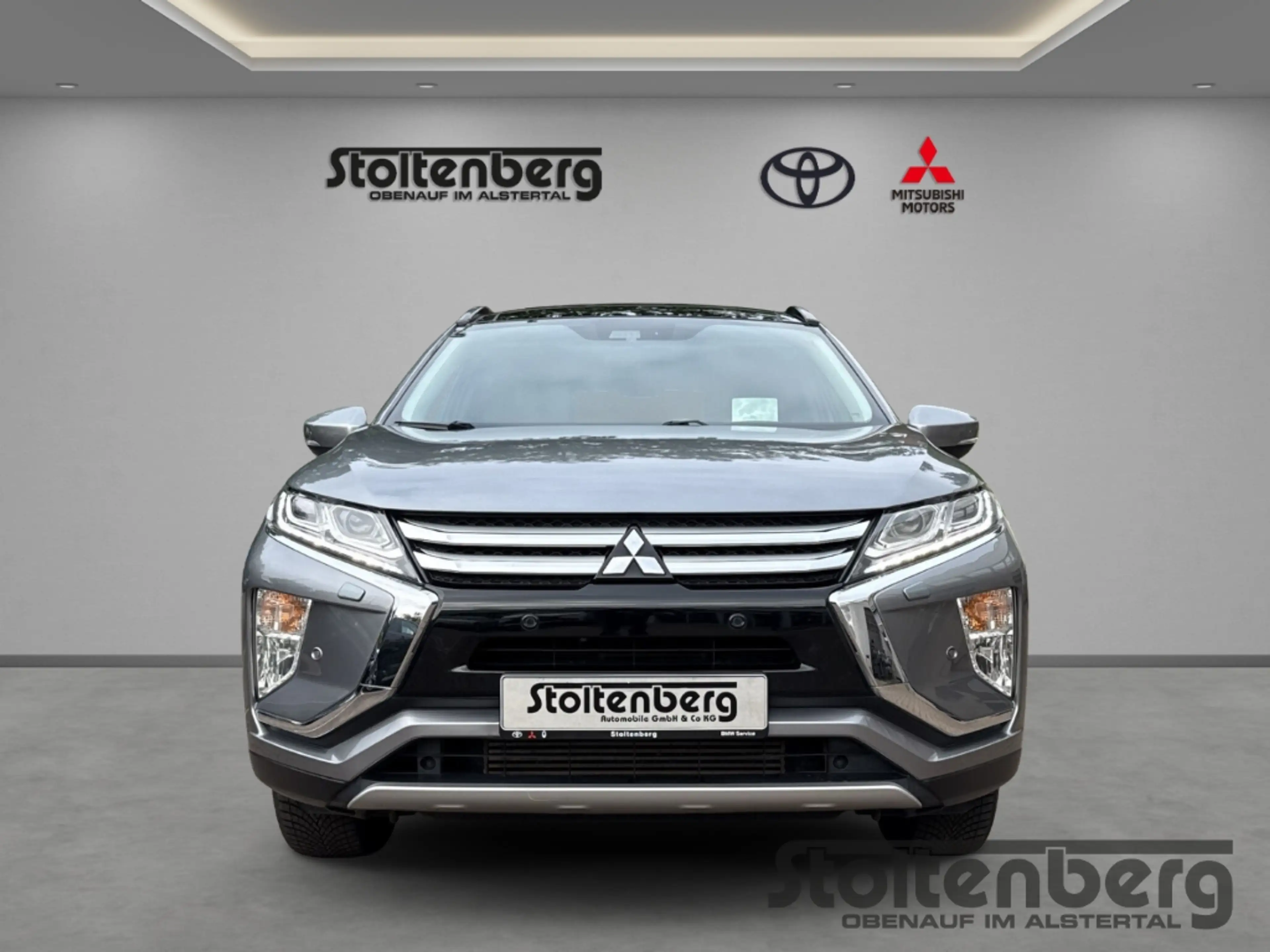 Mitsubishi Eclipse Cross 1,5 4WD Top Pano HUD Standheizung Leder — photo 5