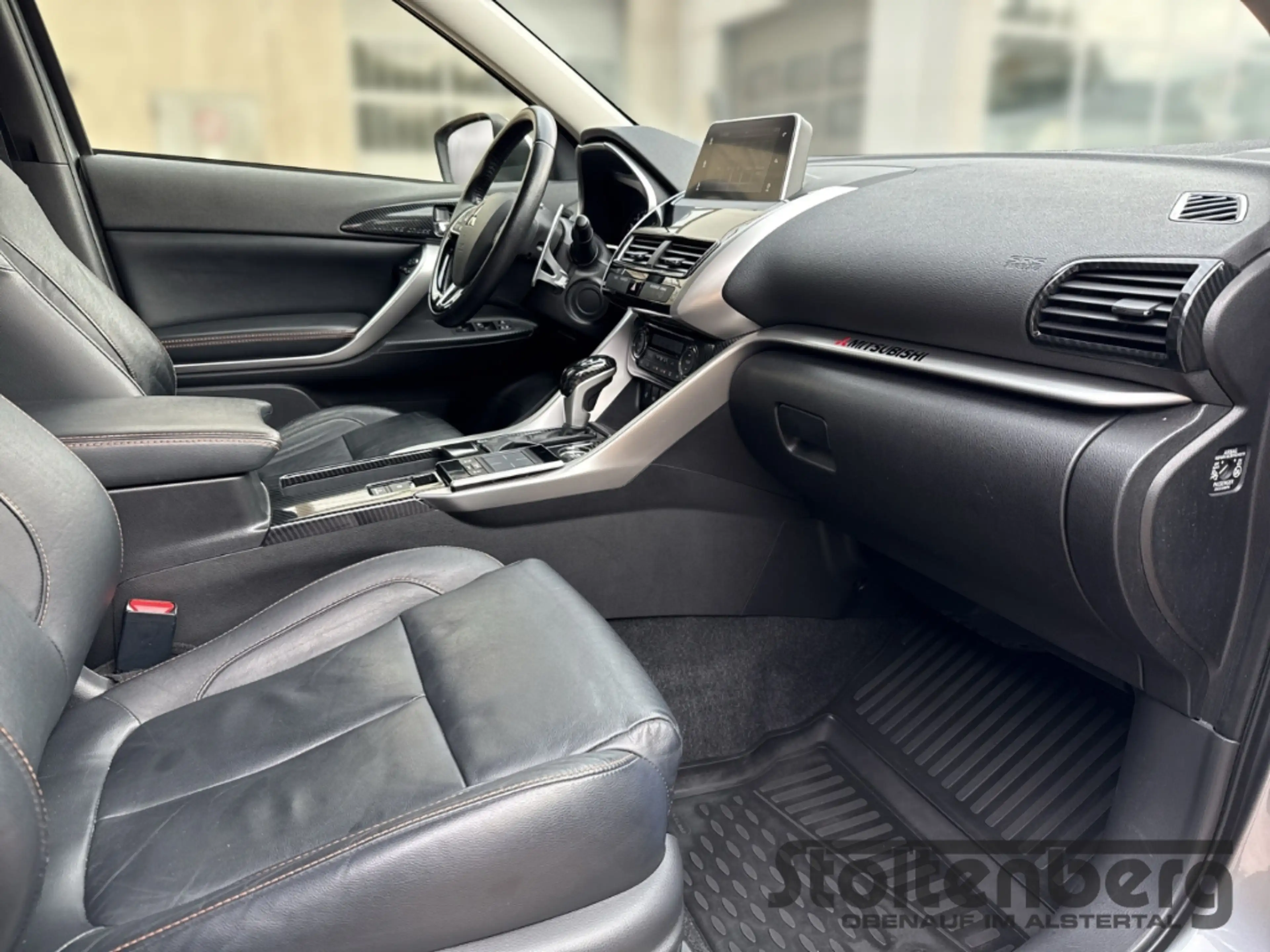 Mitsubishi Eclipse Cross 1,5 4WD Top Pano HUD Standheizung Leder — photo 6