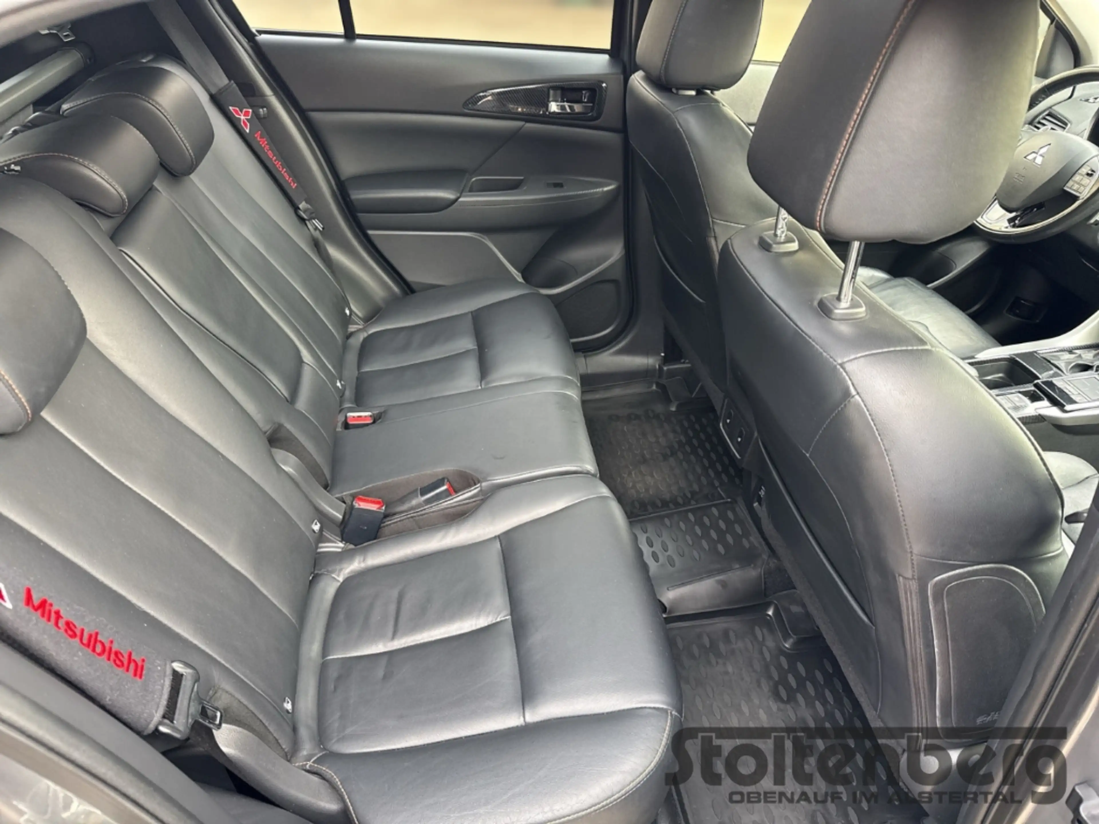 Mitsubishi Eclipse Cross 1,5 4WD Top Pano HUD Standheizung Leder — photo 7