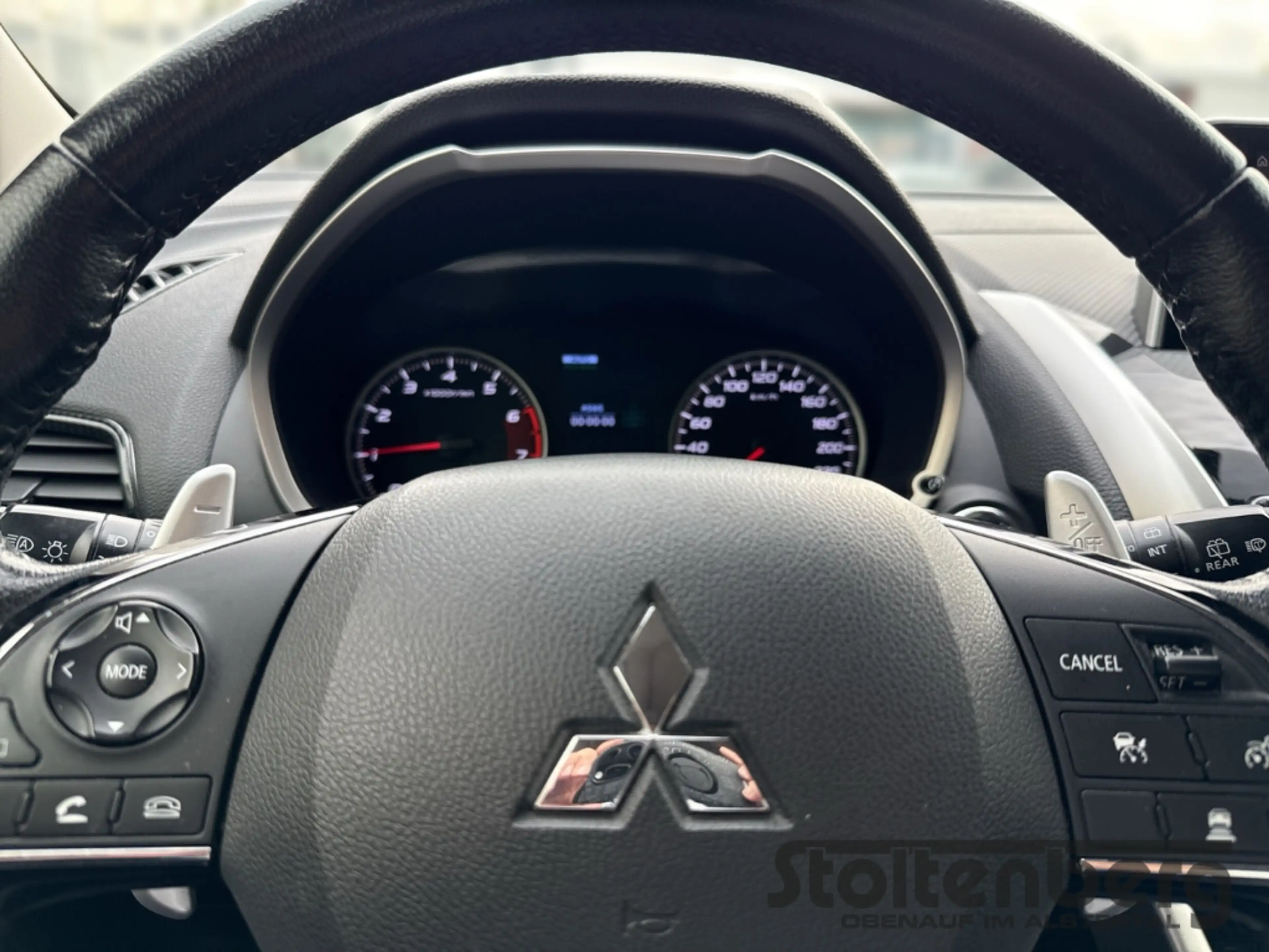 Mitsubishi Eclipse Cross 1,5 4WD Top Pano HUD Standheizung Leder — photo 14