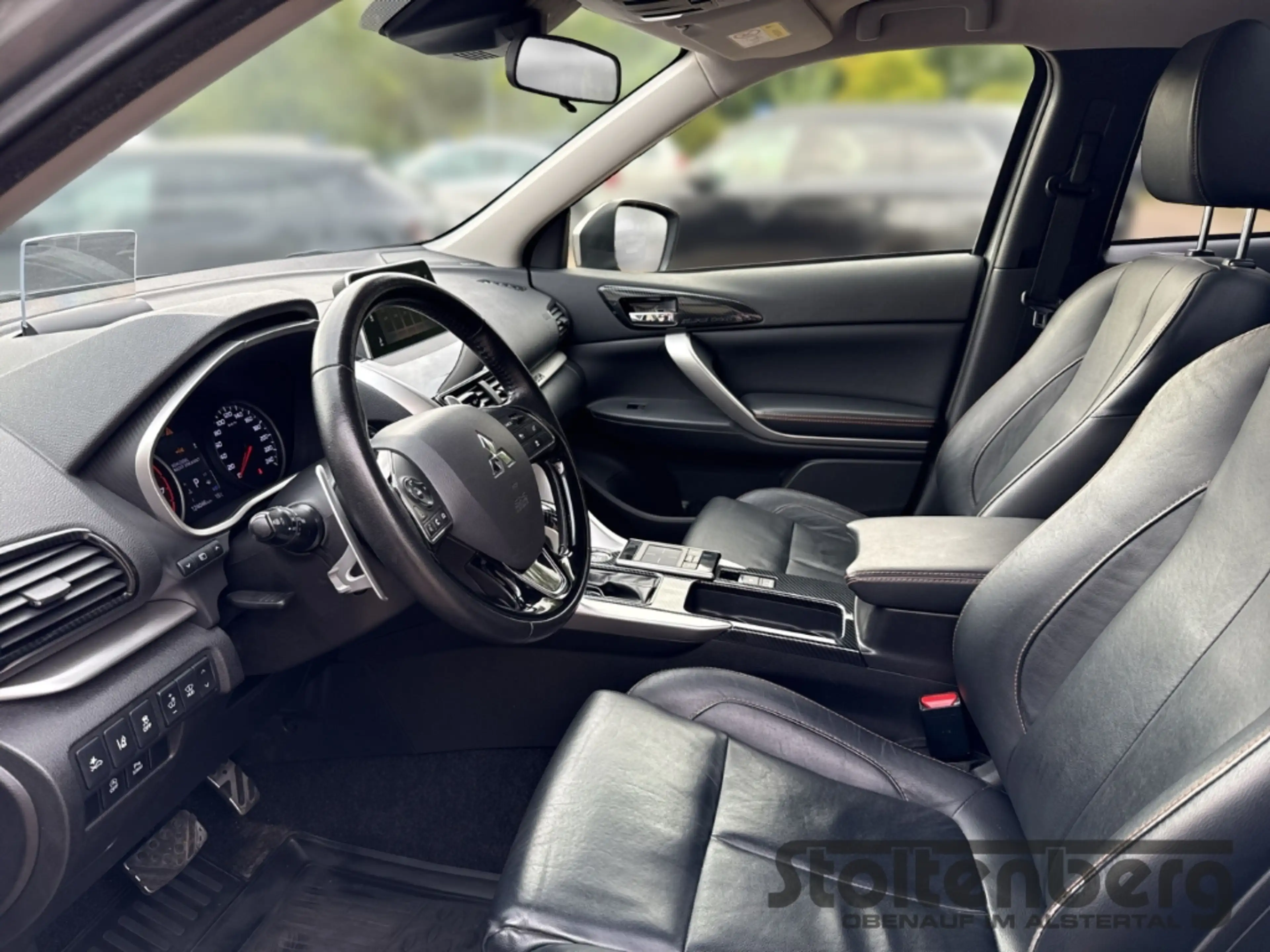 Mitsubishi Eclipse Cross 1,5 4WD Top Pano HUD Standheizung Leder — photo 12