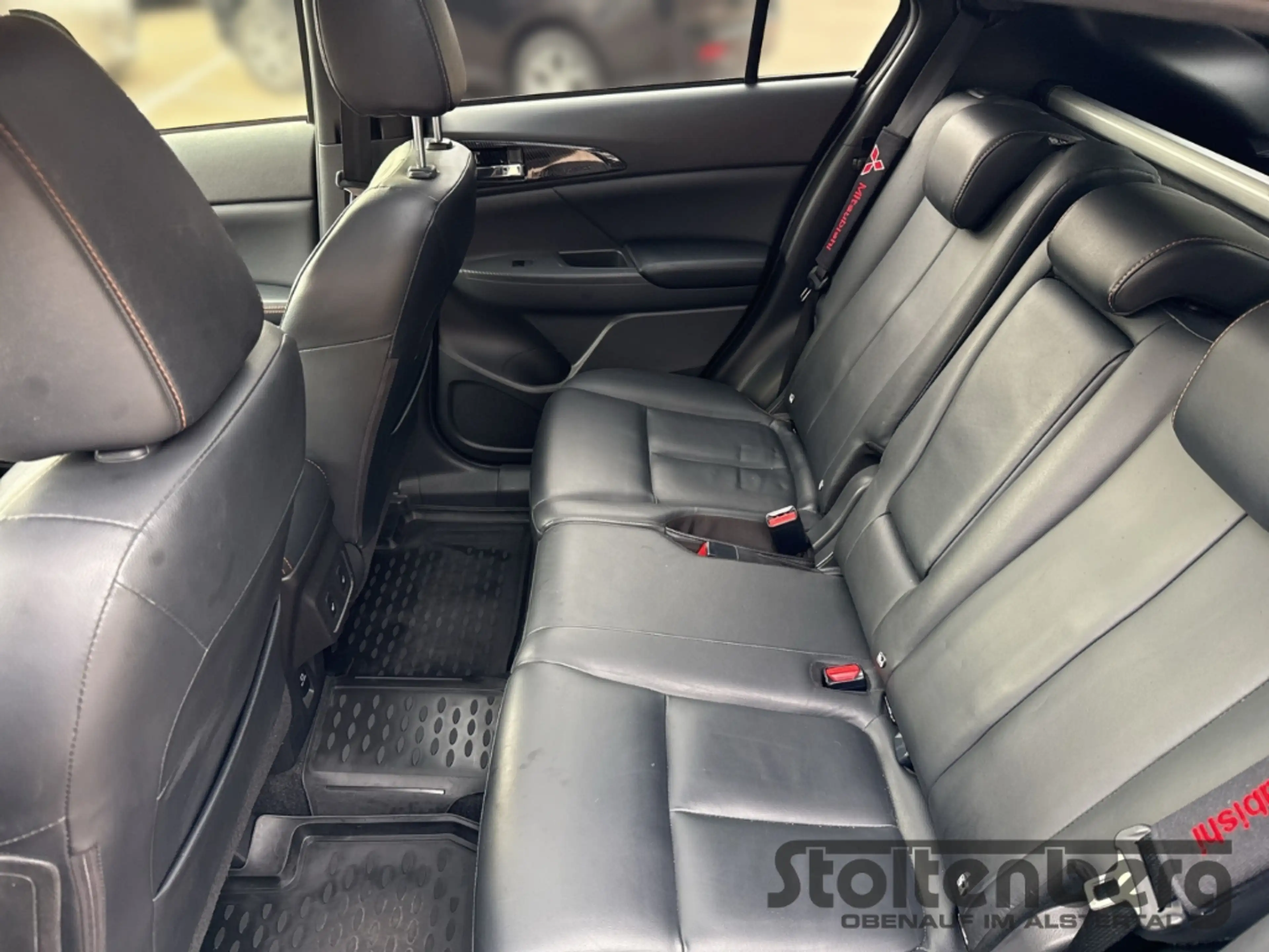 Mitsubishi Eclipse Cross 1,5 4WD Top Pano HUD Standheizung Leder — photo 11