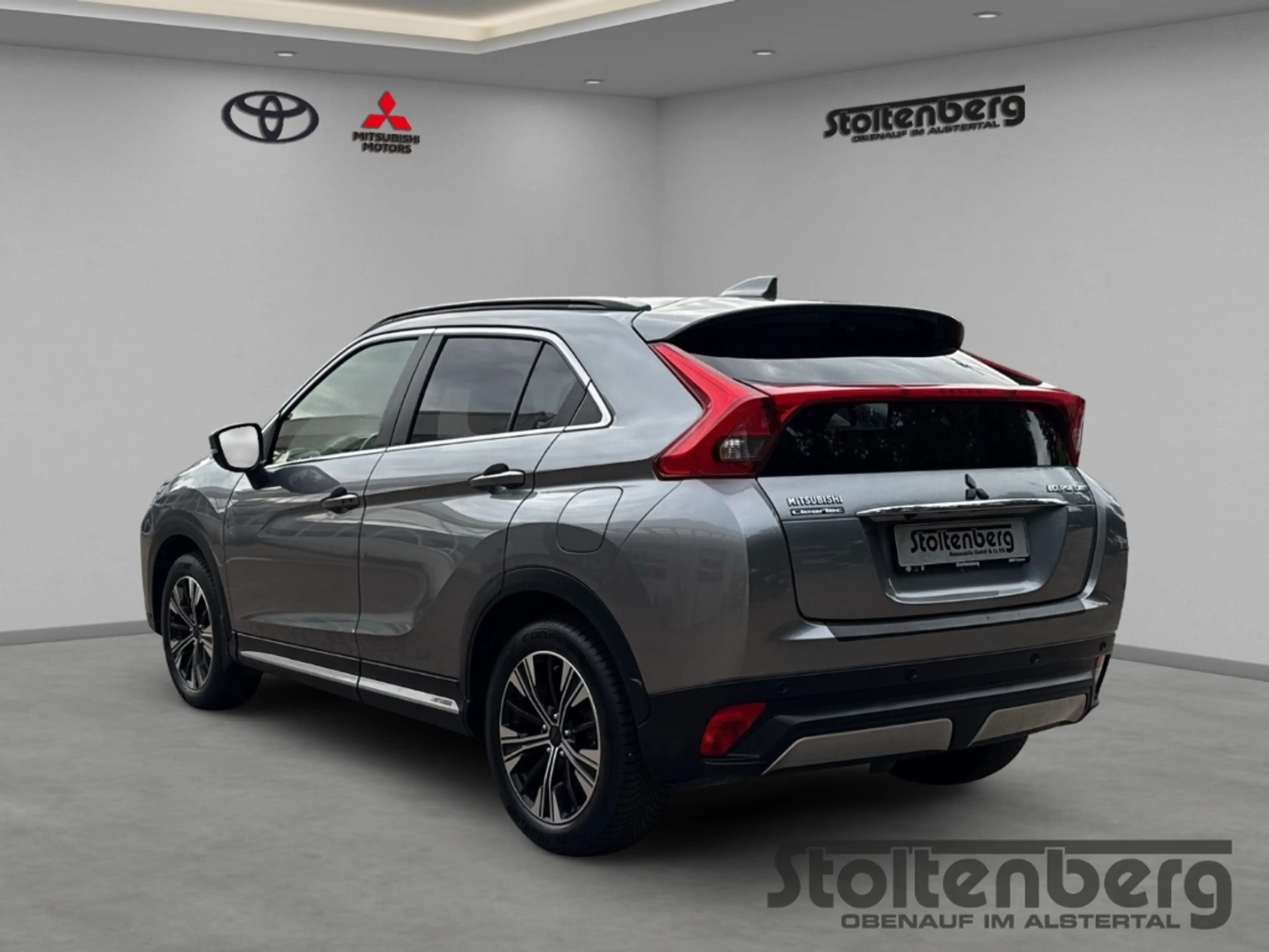 Mitsubishi Eclipse Cross 1,5 4WD Top Pano HUD Standheizung Leder — photo 2