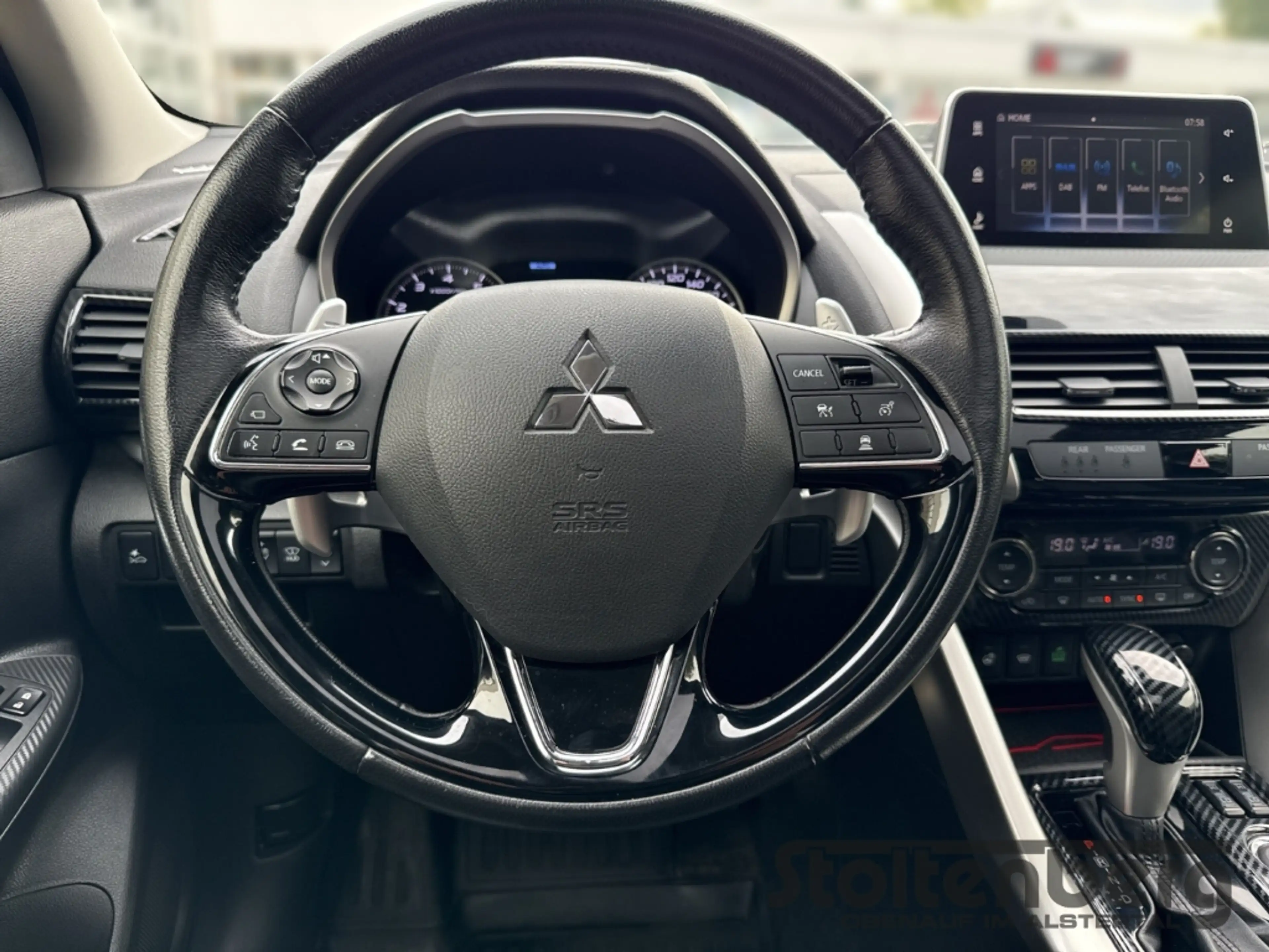 Mitsubishi Eclipse Cross 1,5 4WD Top Pano HUD Standheizung Leder — photo 13