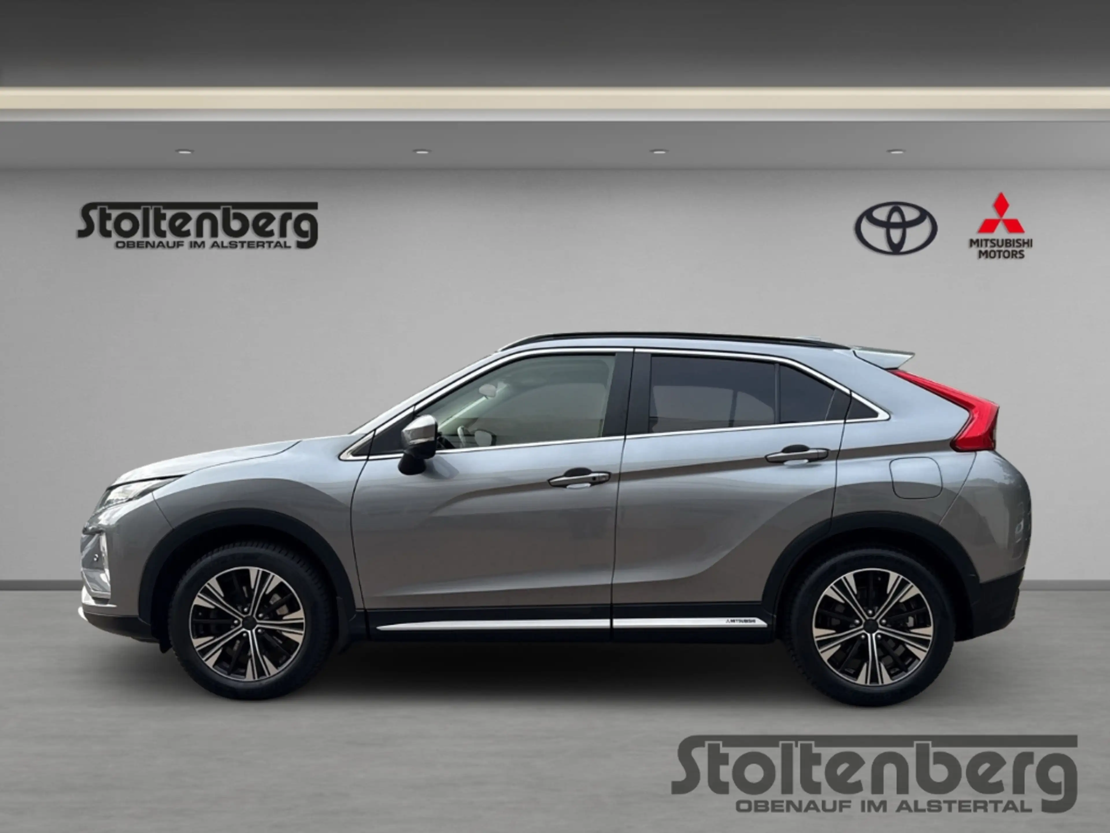 Mitsubishi Eclipse Cross 1,5 4WD Top Pano HUD Standheizung Leder — photo 3