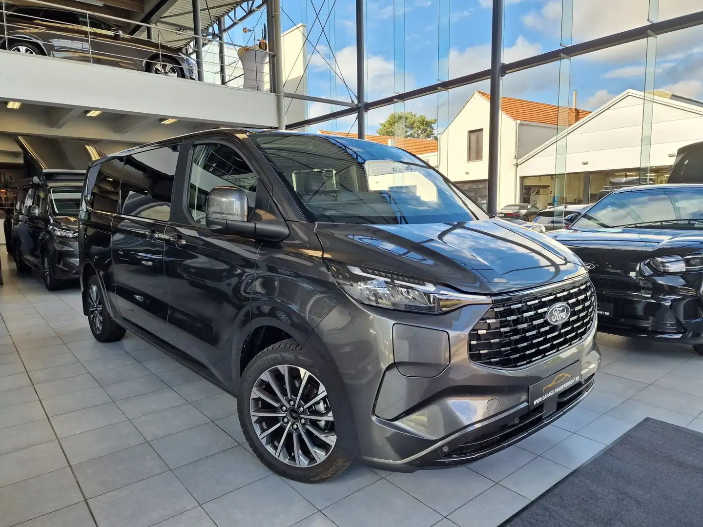 Ford Tourneo Custom TITANIUM X 8 PLAATSEN PLUG-IN HYBRID AUTOMAAT Gris - 1